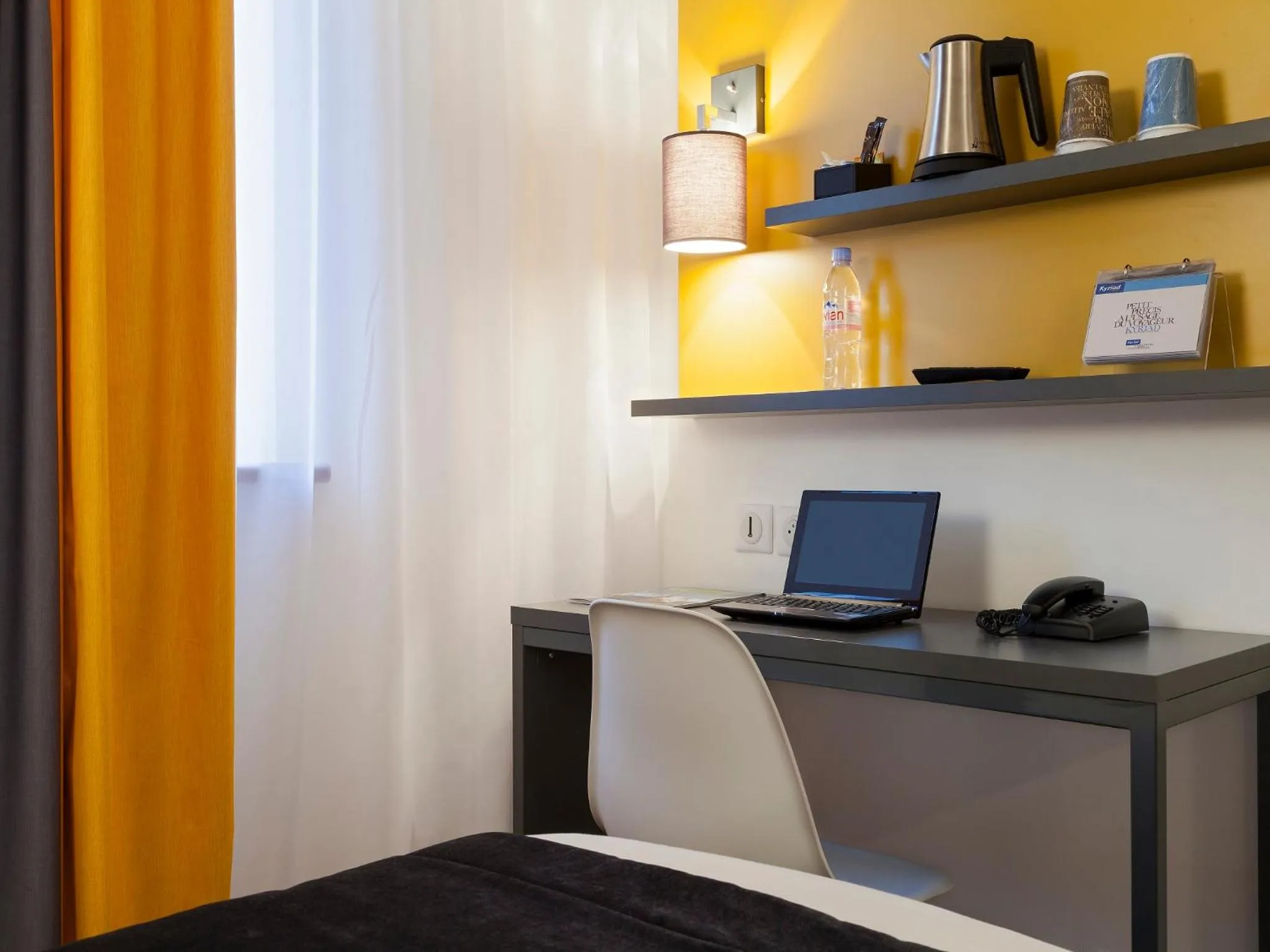 Seating area in Hotel Kyriad Tours St Pierre des Corps Gare