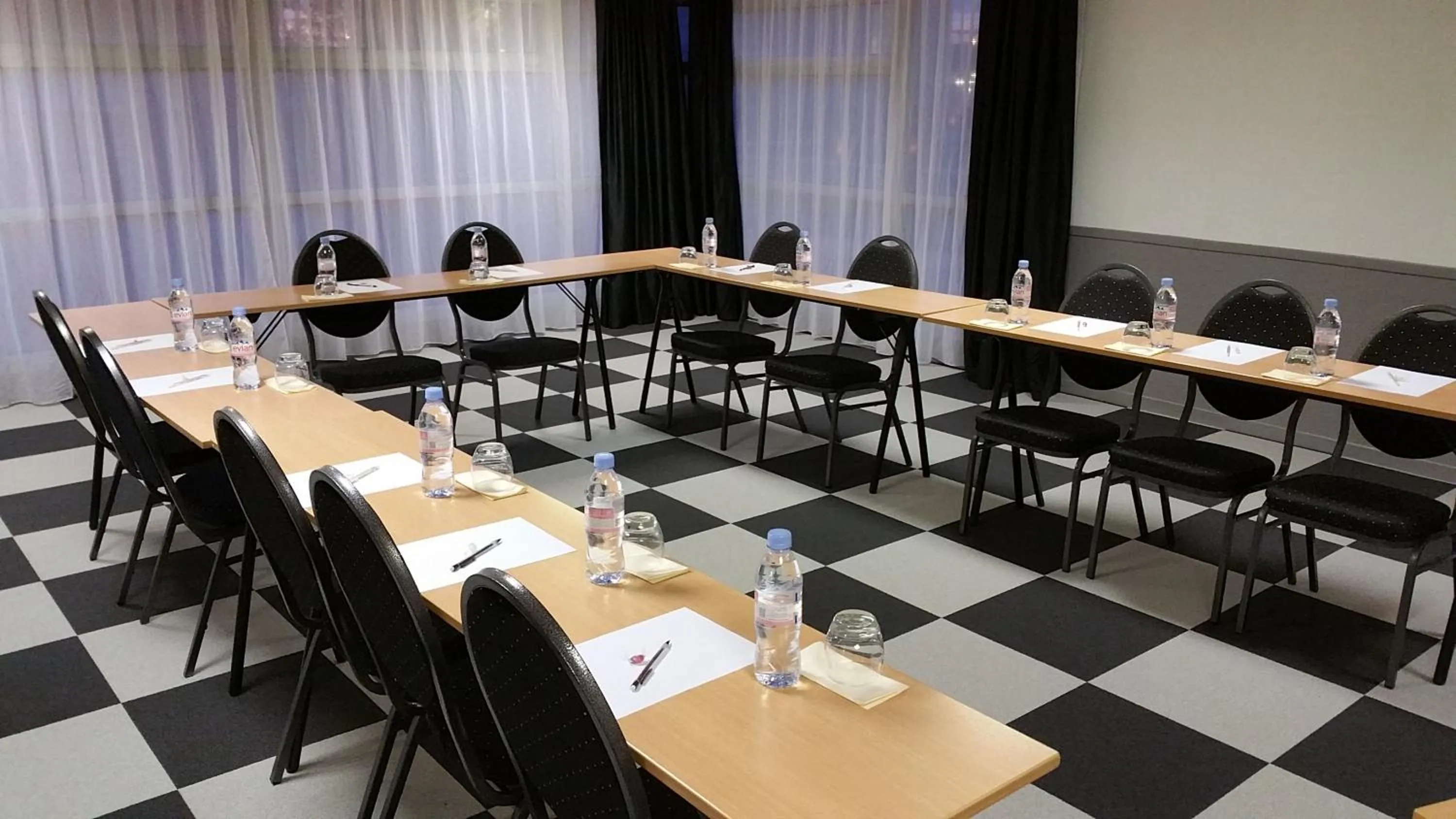 Meeting/conference room in Hotel Kyriad Tours St Pierre des Corps Gare