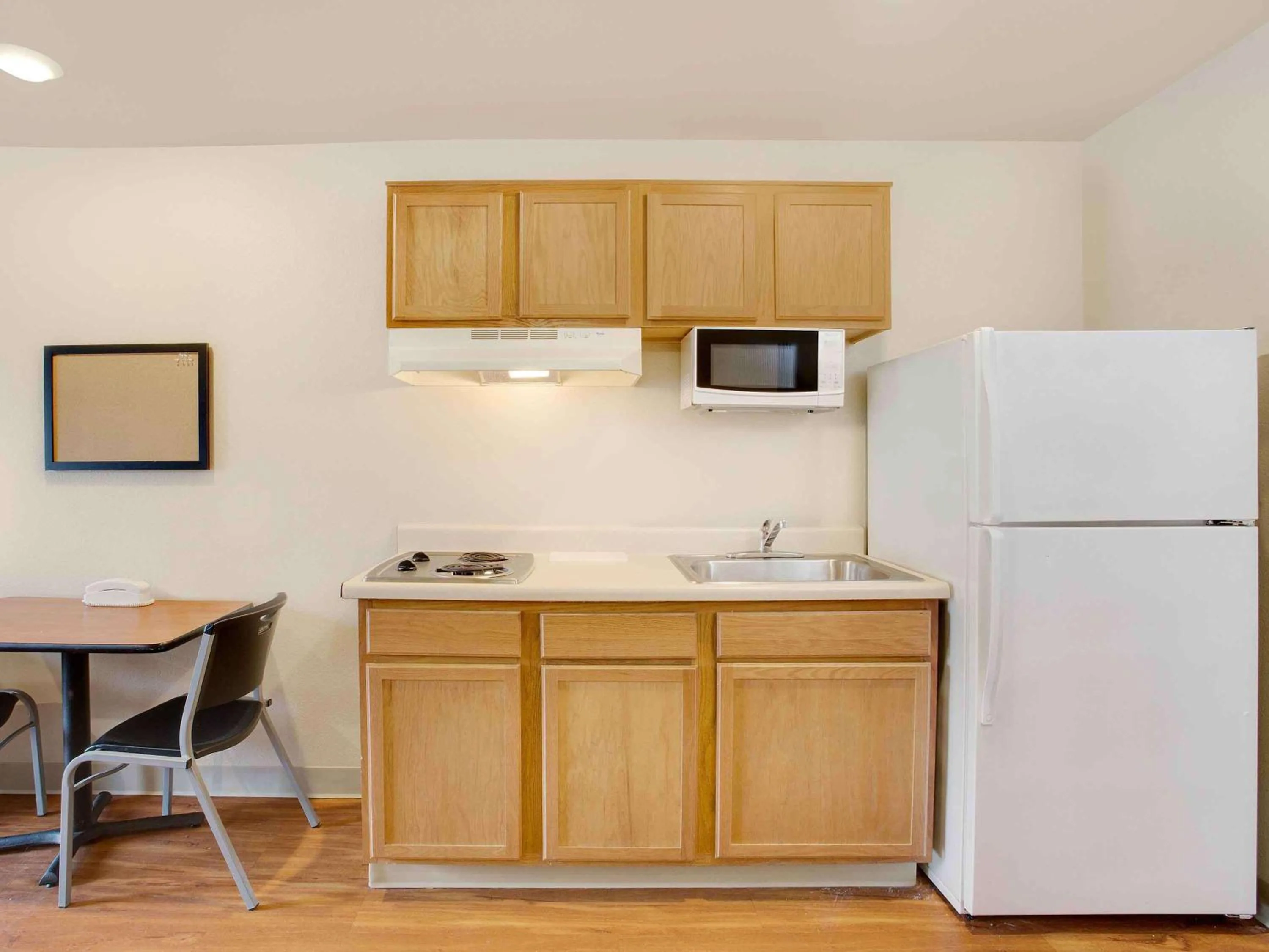 Kitchen or kitchenette in Extended Stay America Select Suites - Mobile - I-65