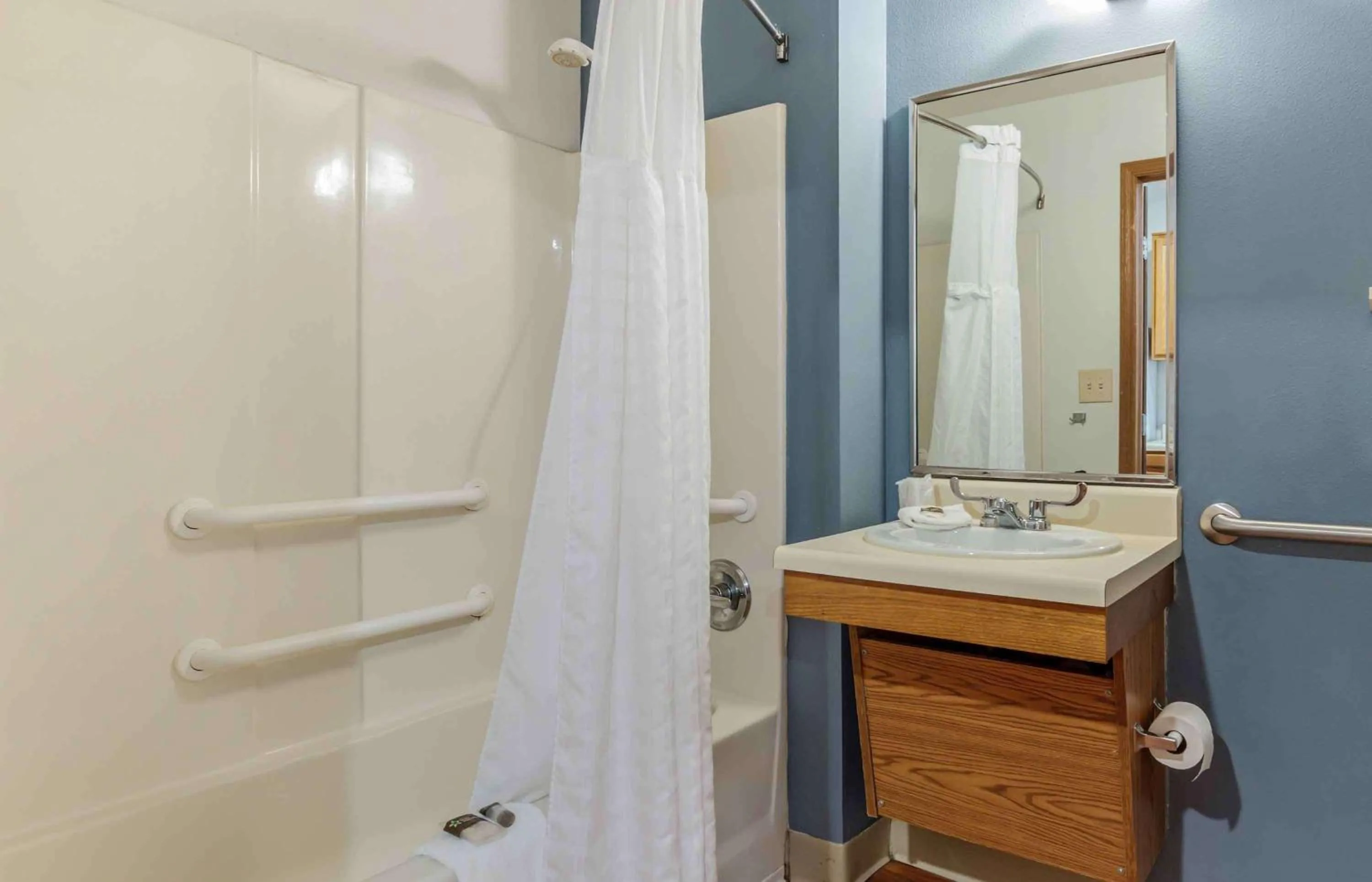 Bathroom in Extended Stay America Select Suites - Fayetteville - West