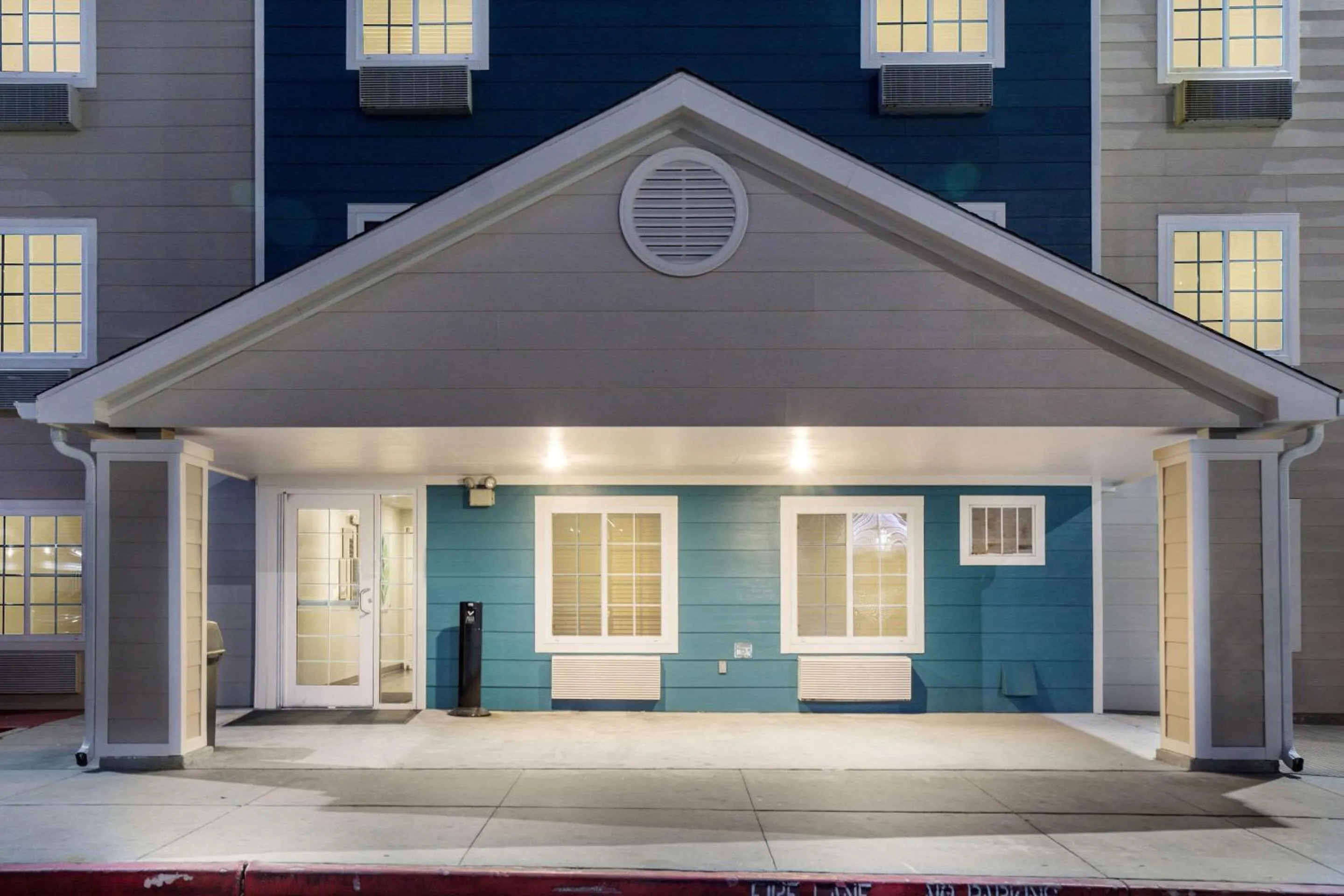 Property building in WoodSpring Suites Houston I-45 Airtex