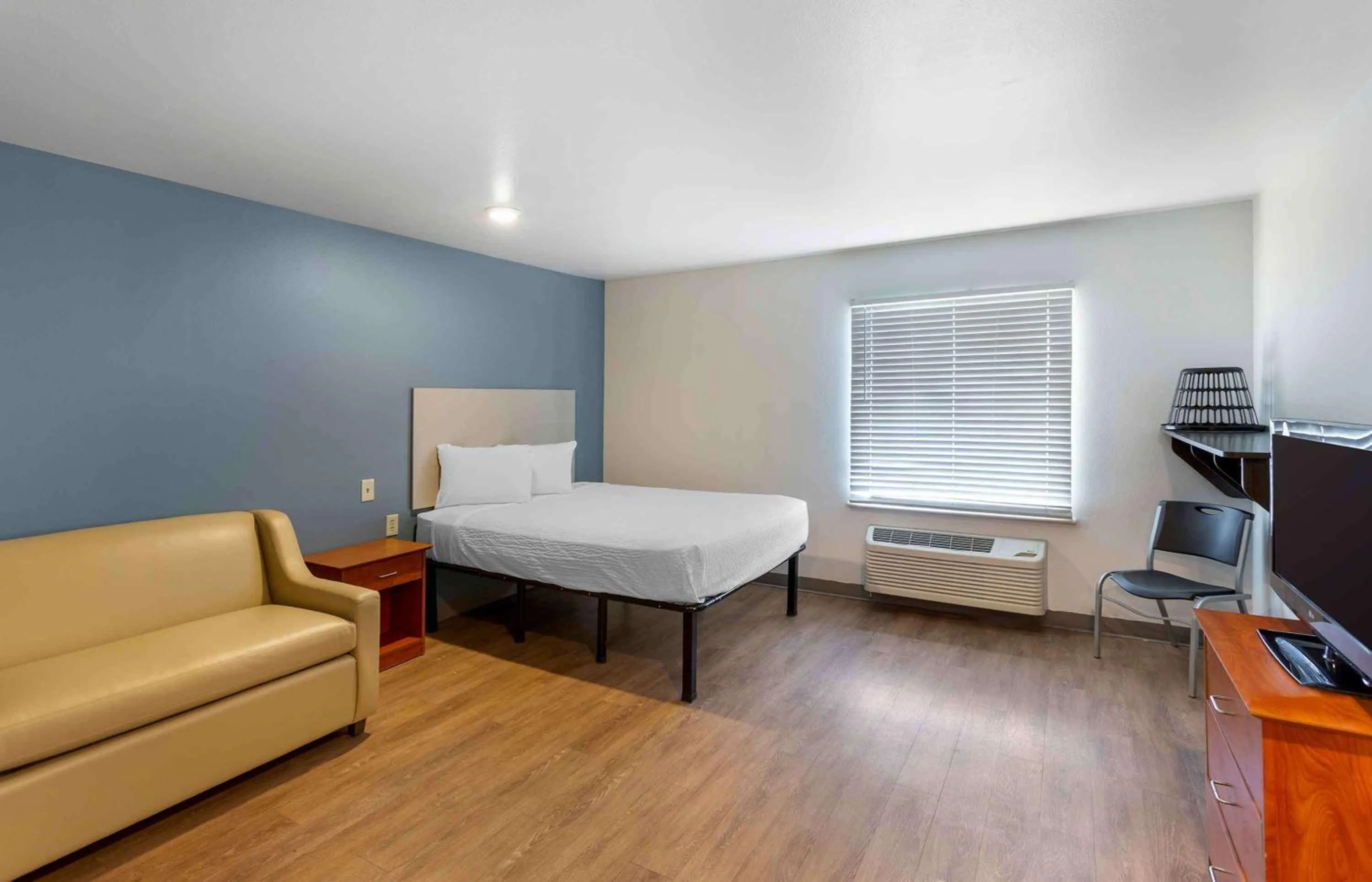 Bedroom, Bed in Extended Stay America Select Suites - Salt Lake City - West Valley City