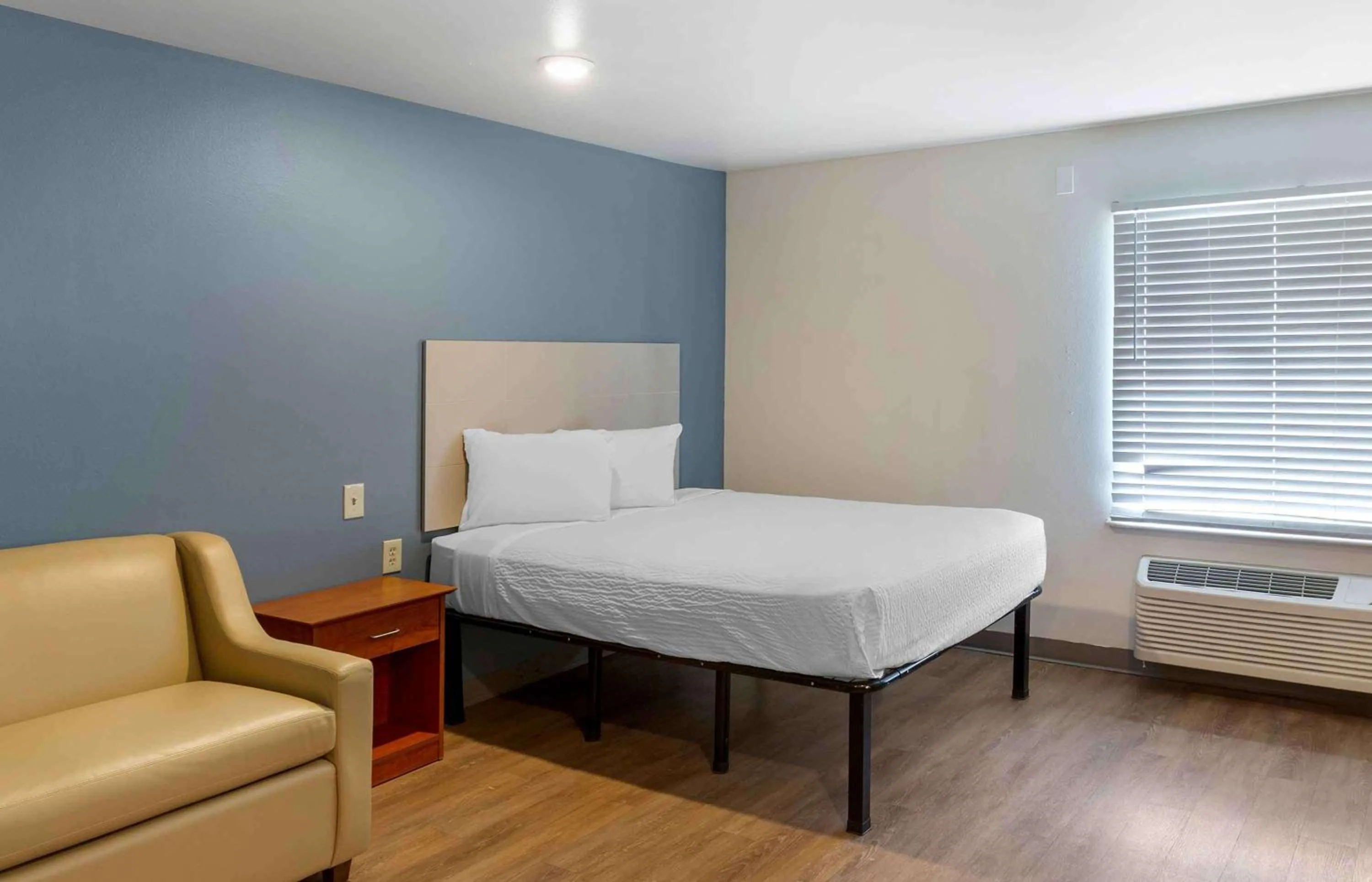 Bedroom, Bed in Extended Stay America Select Suites - Salt Lake City - West Valley City