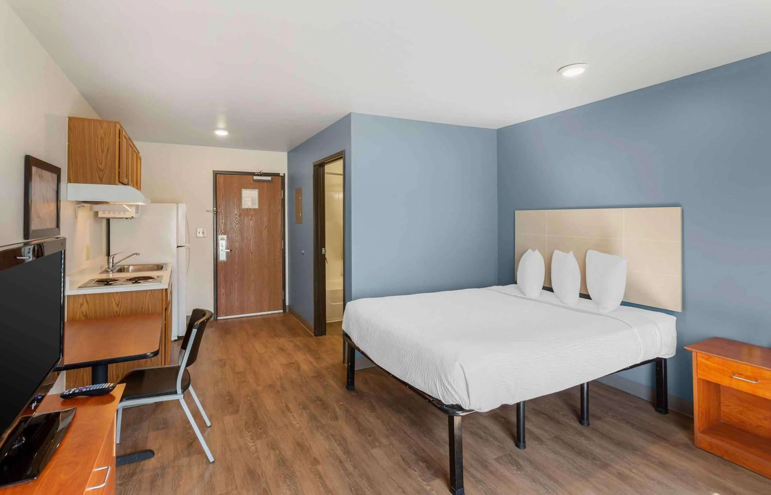 Bedroom, Bed in Extended Stay America Select Suites - Salt Lake City - West Valley City