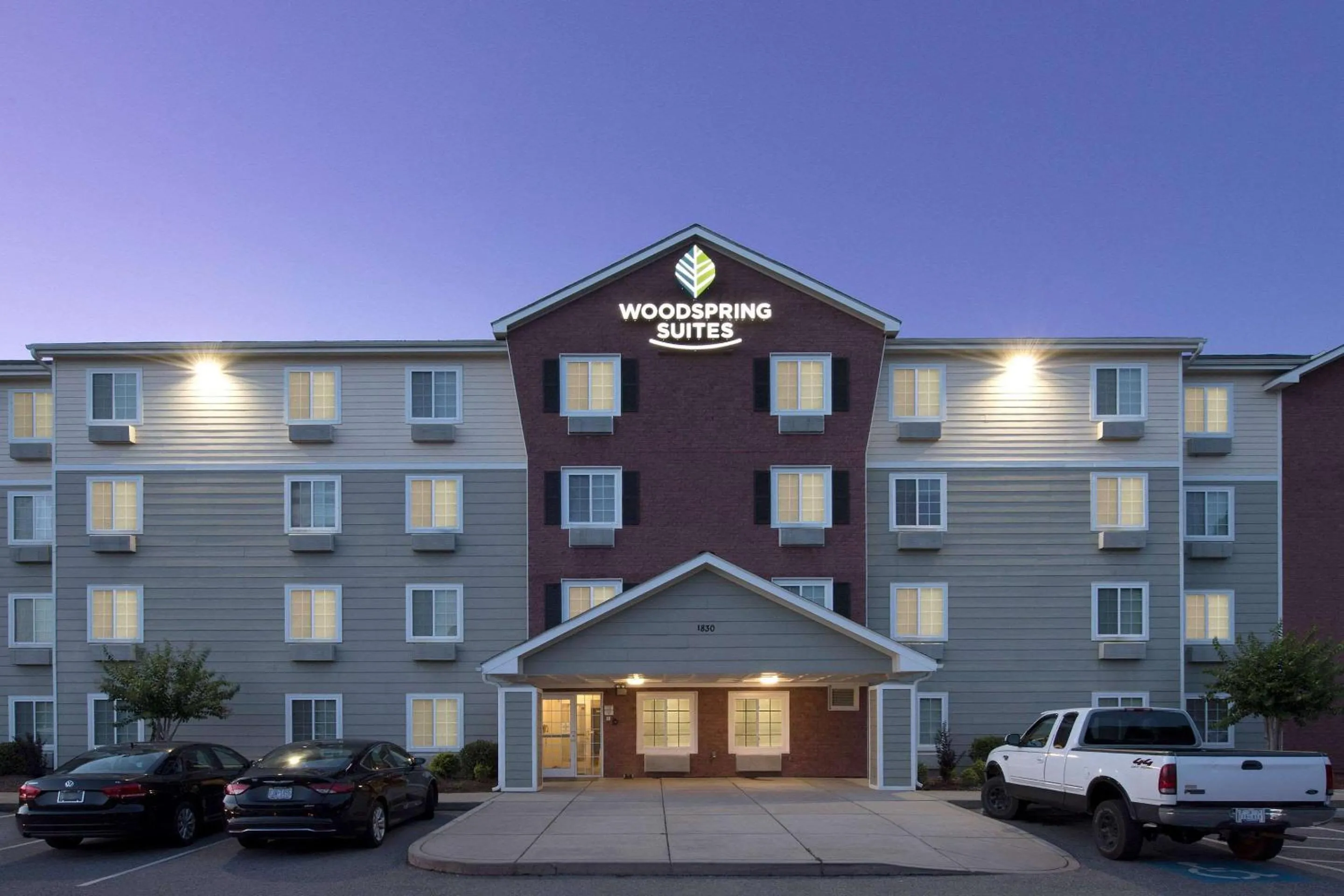 Property building in WoodSpring Suites Charlotte Gastonia