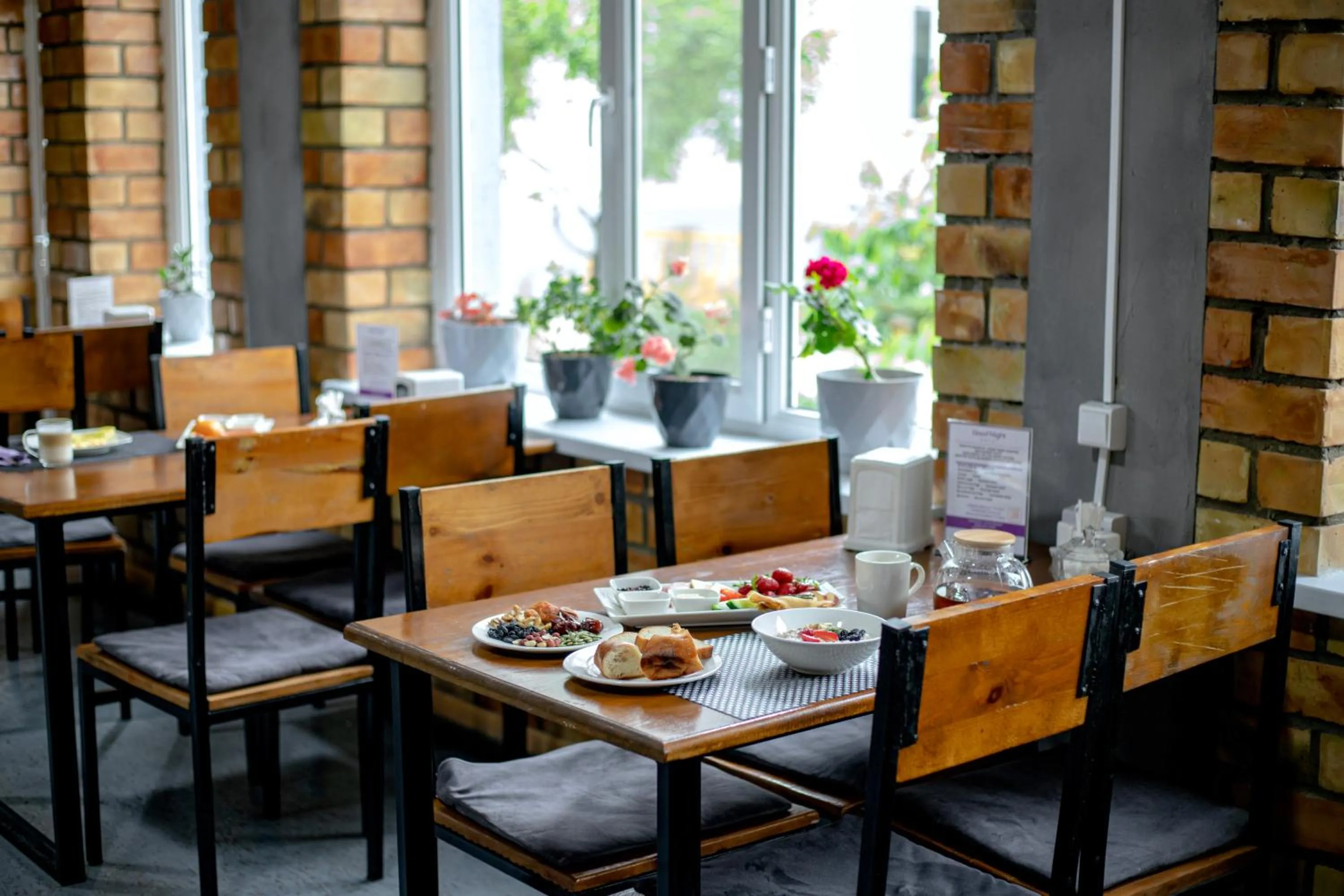 Restaurant/places to eat in Hotel Good Night