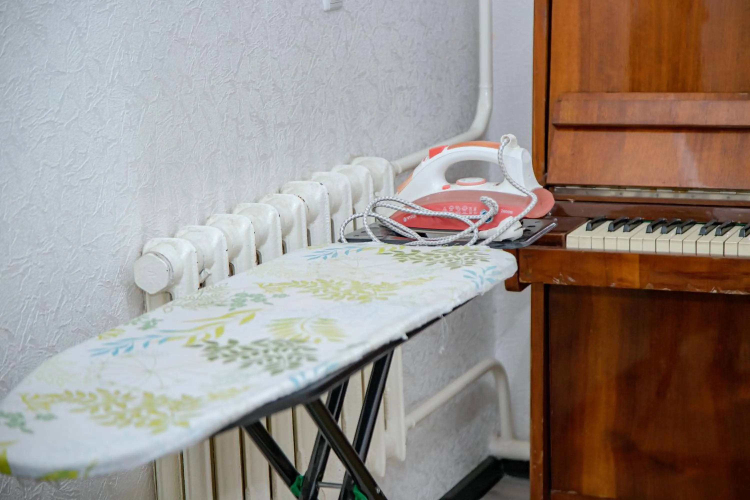 flat iron in Hotel Good Night