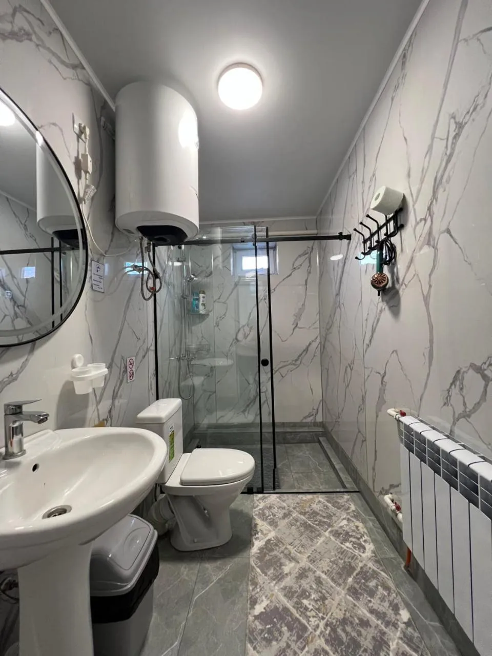 Shower in Hotel Good Night