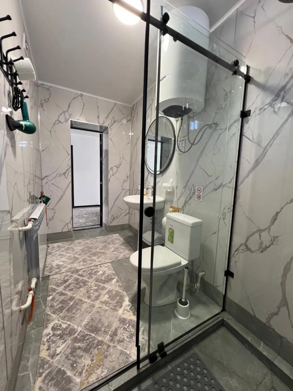 Shower in Hotel Good Night