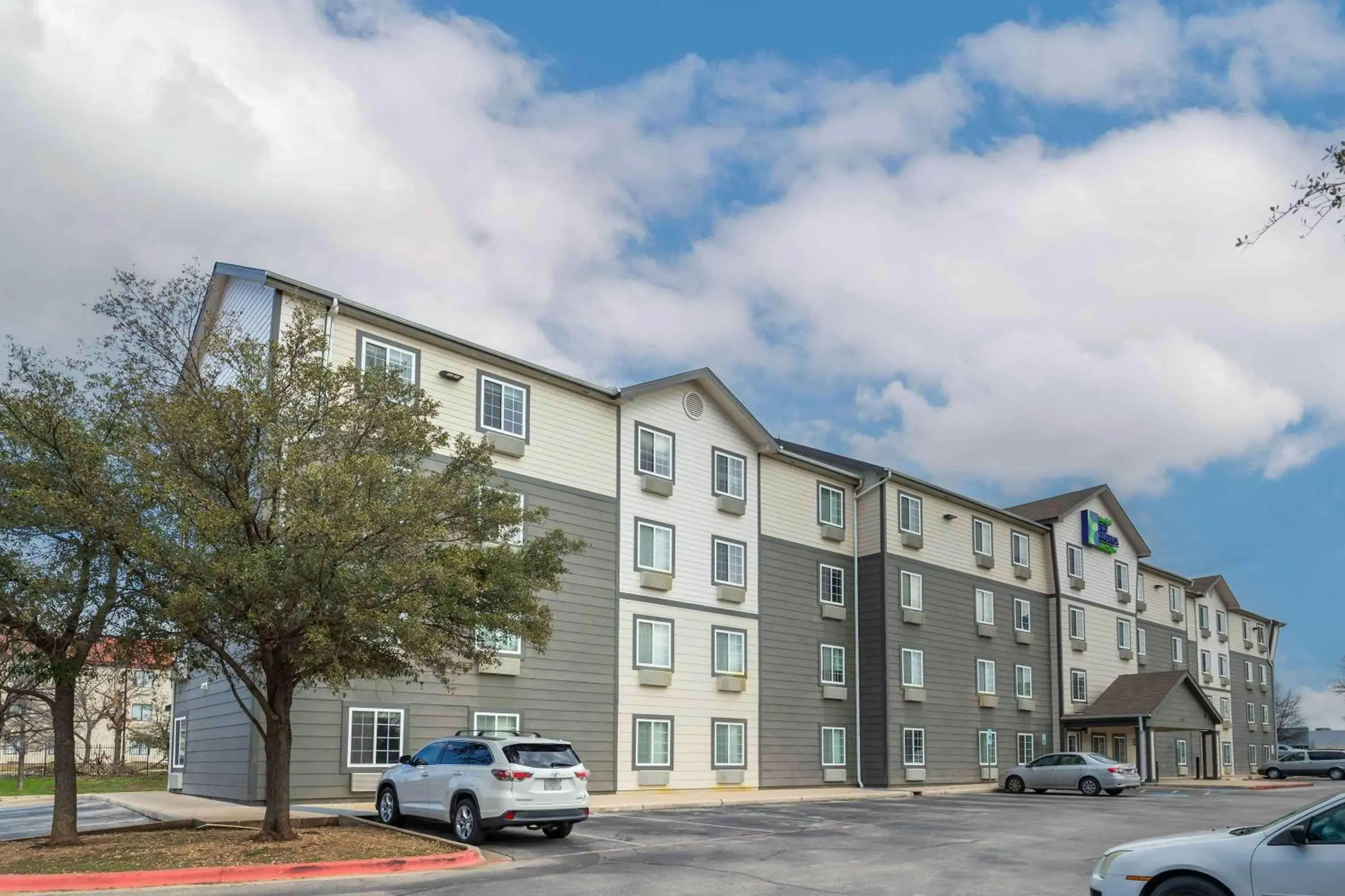 Property building in Extended Stay America Select Suites - Austin - Round Rock Property building in Extended Stay America Select Suites - Austin - Round Rock