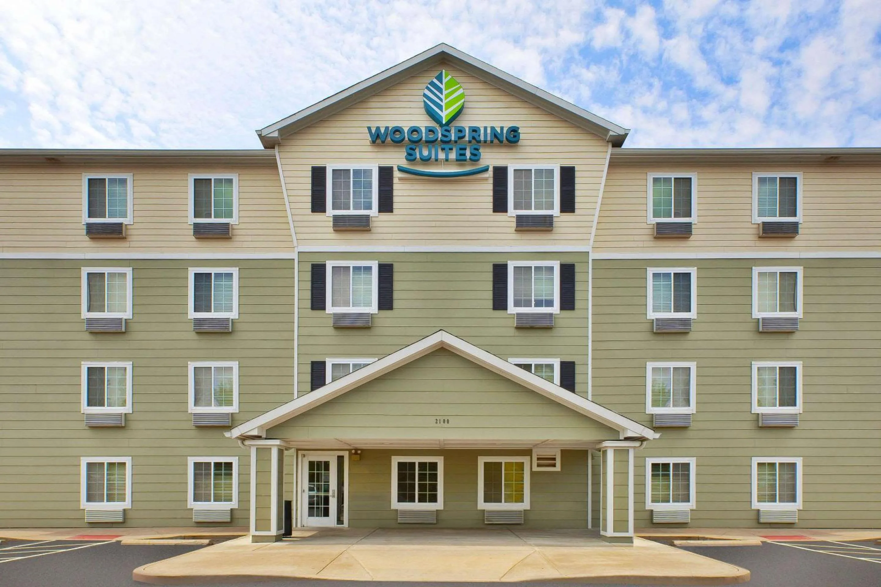 Property building in WoodSpring Suites St Louis St Charles
