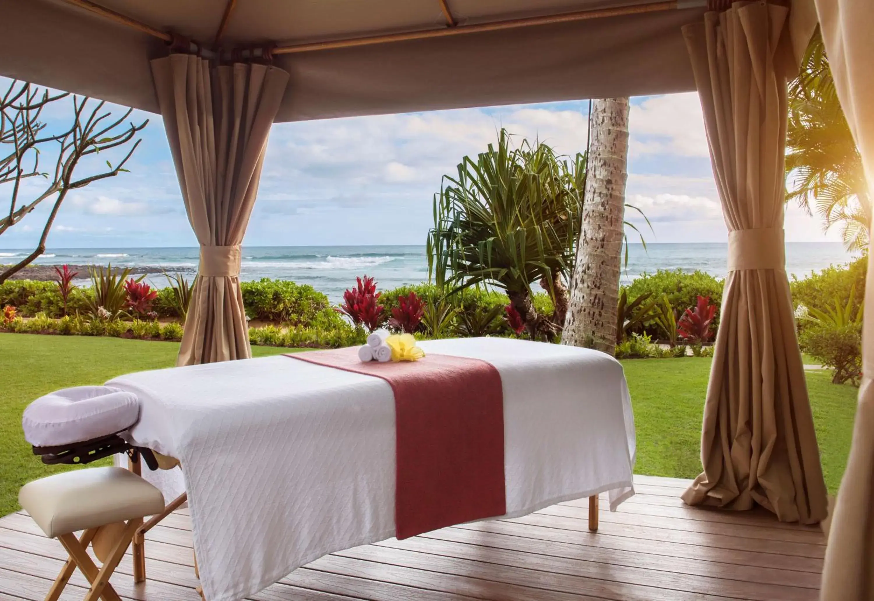 Spa and wellness centre/facilities, Bed in Koa Kea Resort on Poipu Beach Spa and wellness centre/facilities, Bed in Koa Kea Resort on Poipu Beach