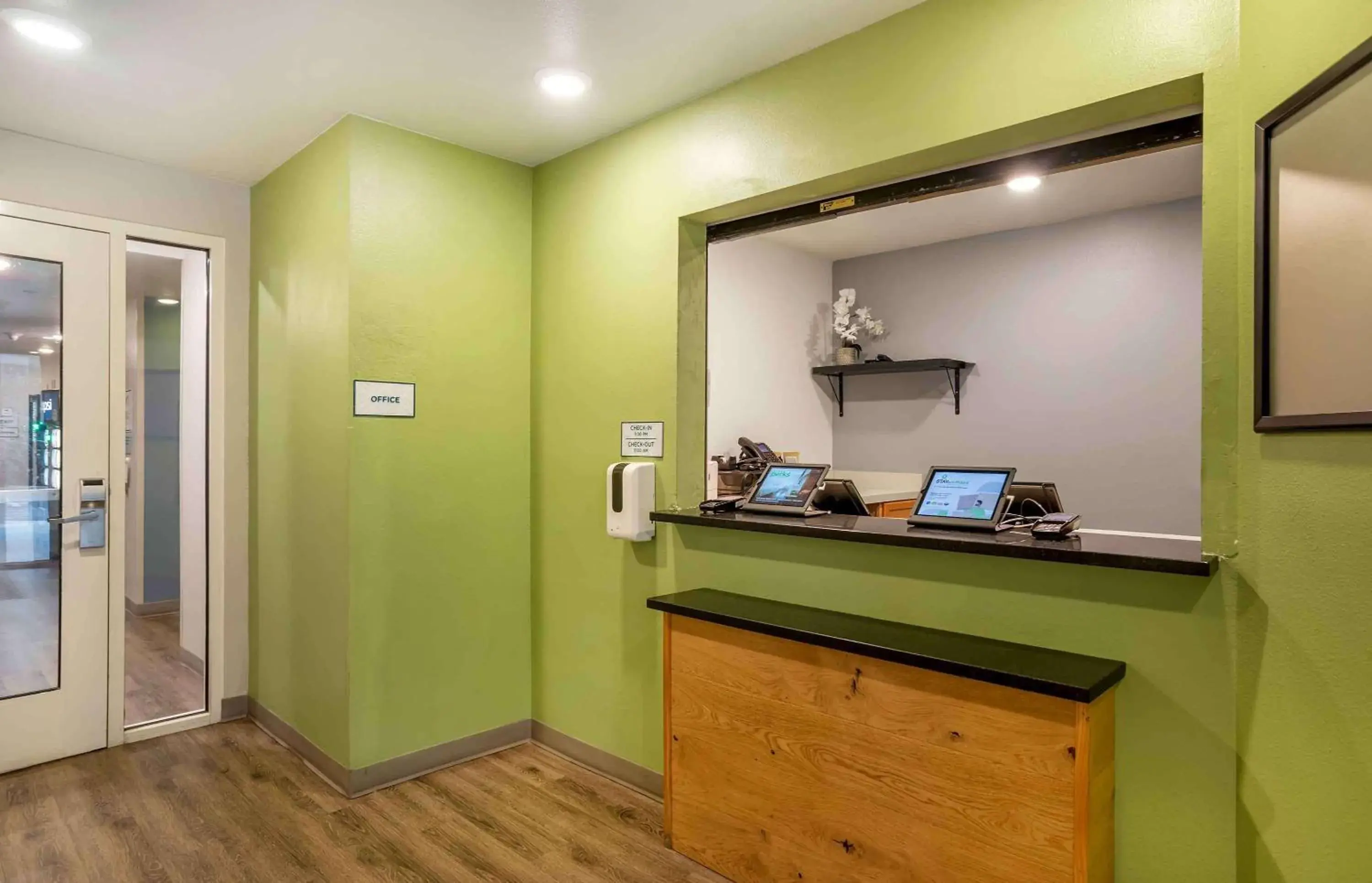 Lobby or reception in Extended Stay America Select Suites - Pensacola - Northwest Lobby or reception in Extended Stay America Select Suites - Pensacola - Northwest