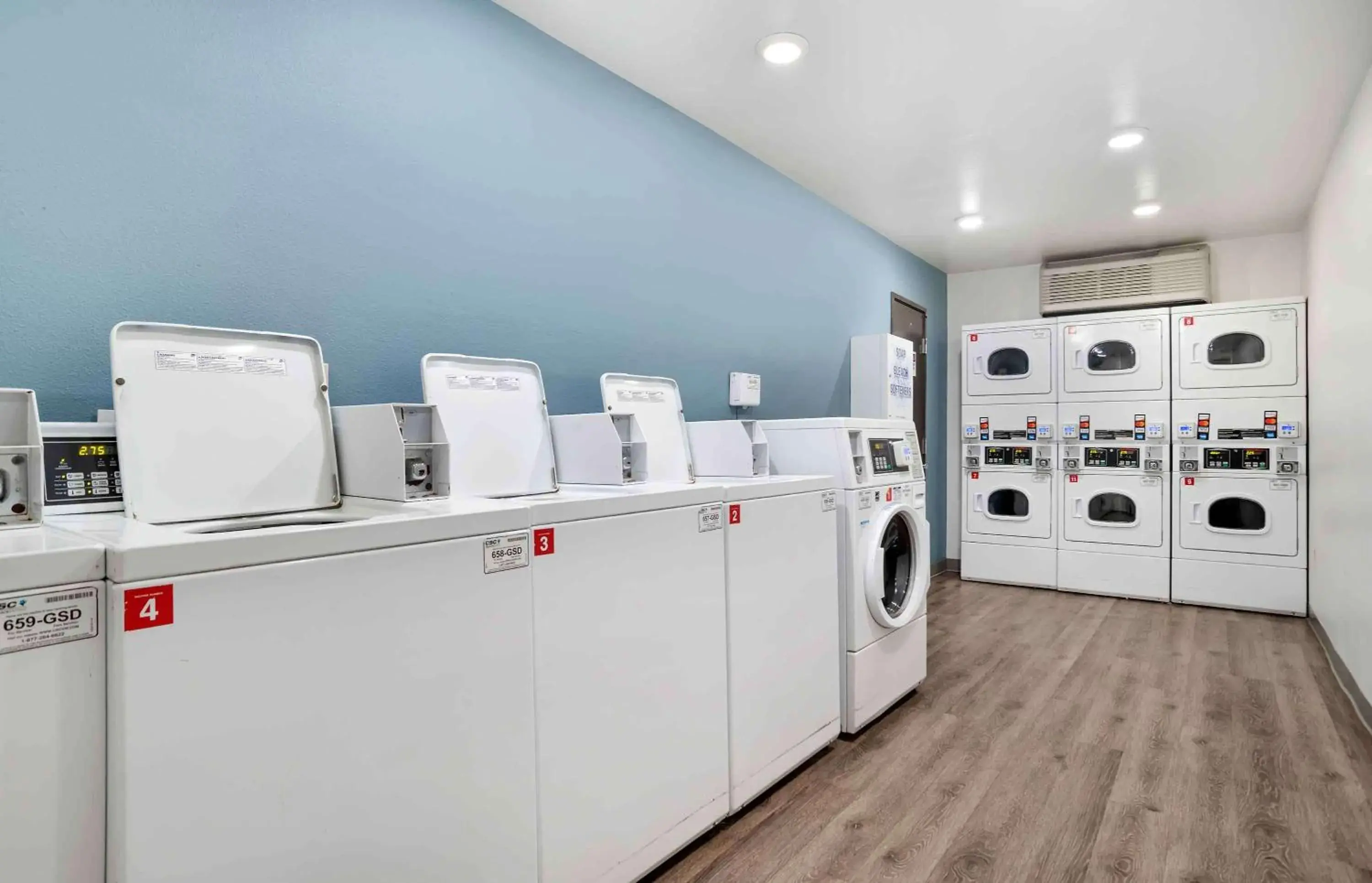 Property building in Extended Stay America Select Suites - Pensacola - Northwest Property building in Extended Stay America Select Suites - Pensacola - Northwest