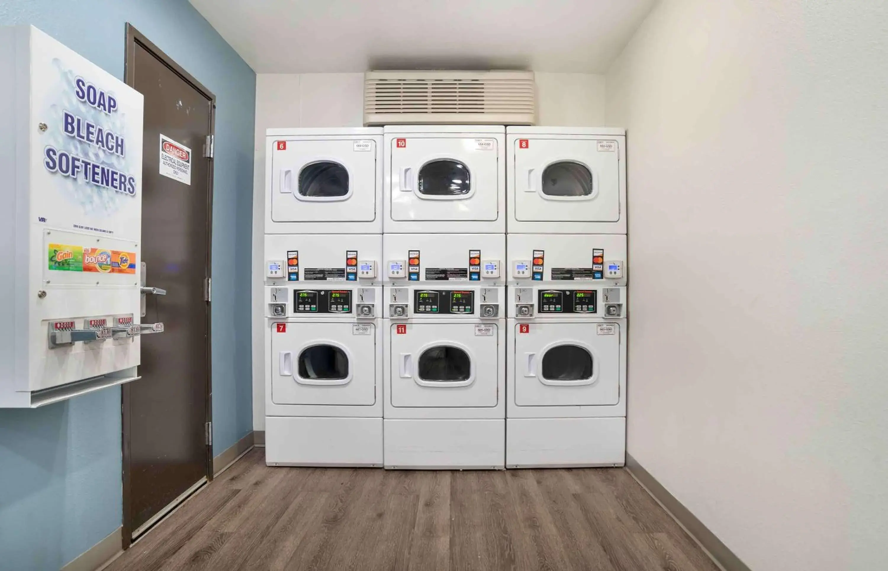 Property building in Extended Stay America Select Suites - Pensacola - Northwest Property building in Extended Stay America Select Suites - Pensacola - Northwest