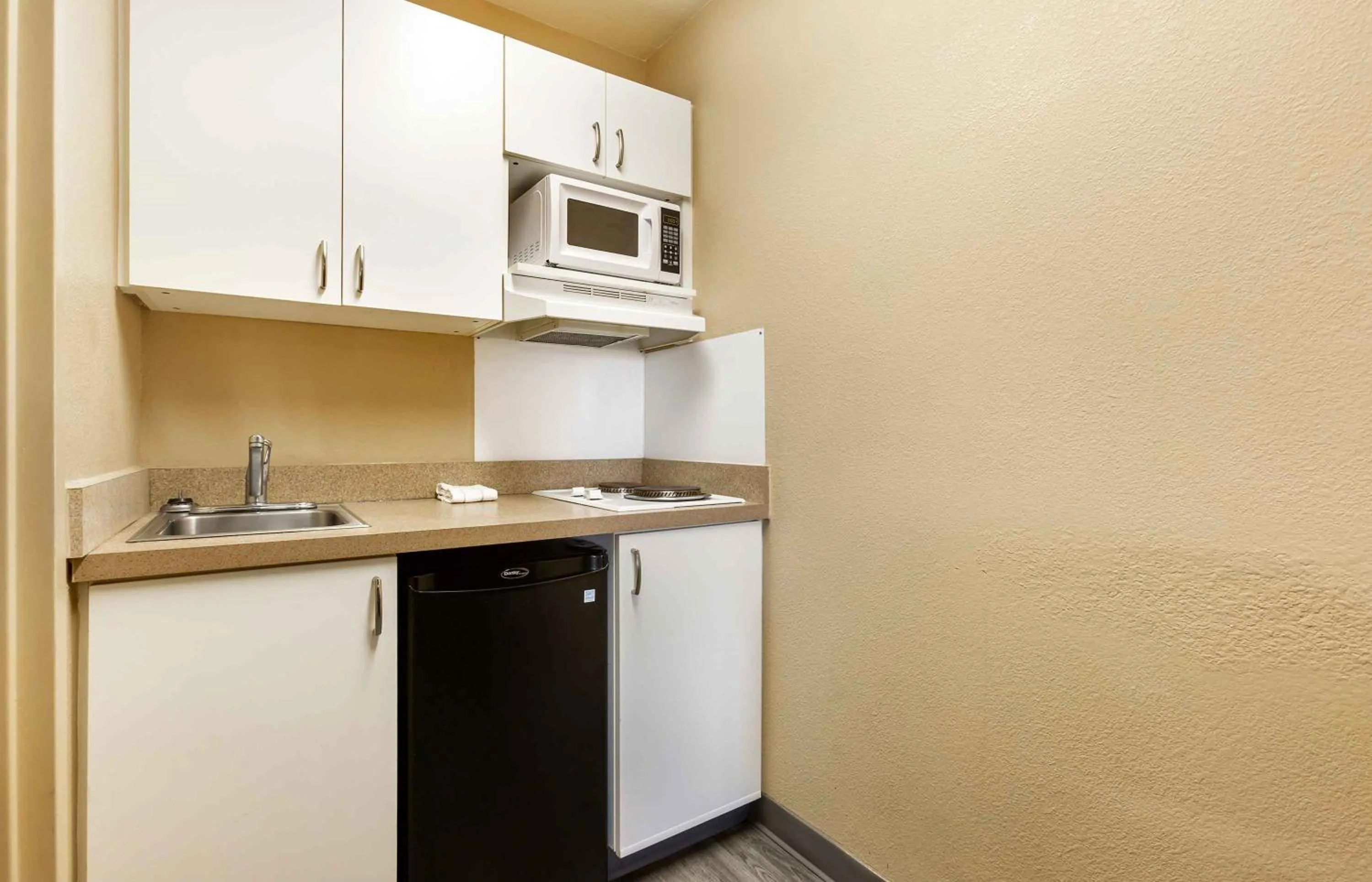 kitchen in Extended Stay America Suites - Albuquerque - Airport