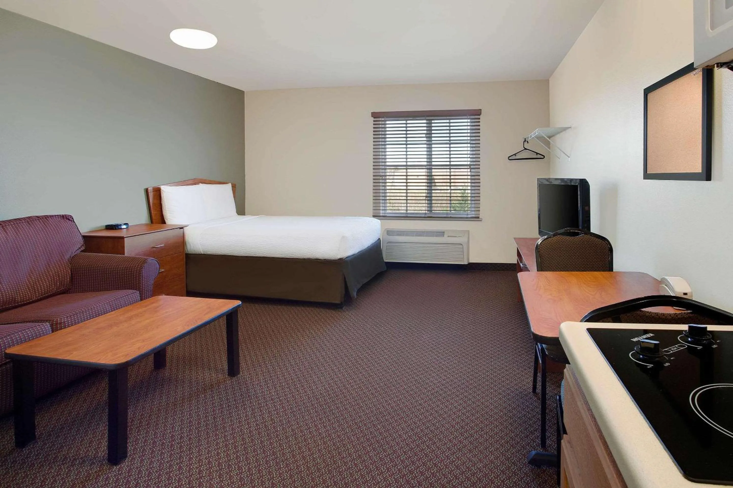 Photo of the whole room, Bed in WoodSpring Suites Richmond Colonial Heights Fort Gregg-Adams