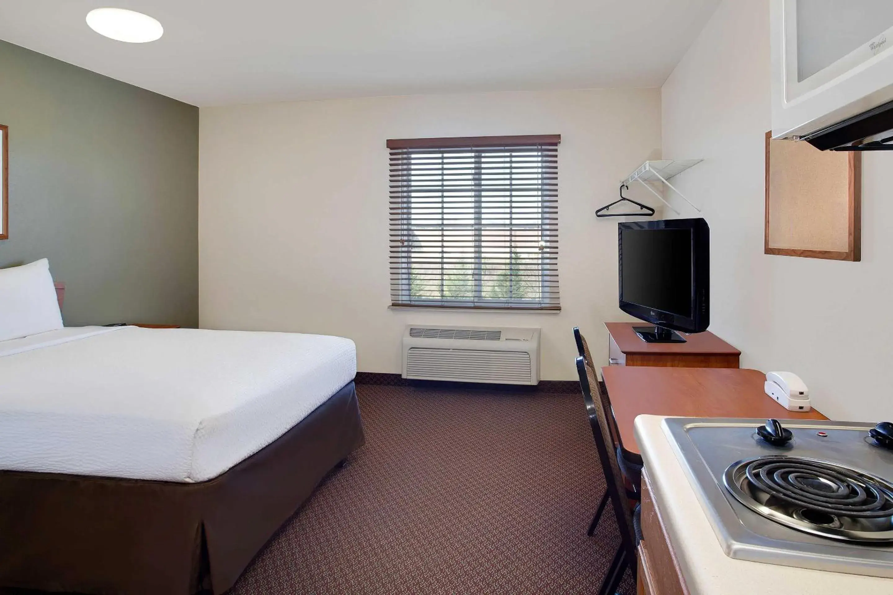 Queen Suite - Non-Smoking in WoodSpring Suites Colonial Heights Fort Lee Queen Suite - Non-Smoking in WoodSpring Suites Colonial Heights Fort Lee