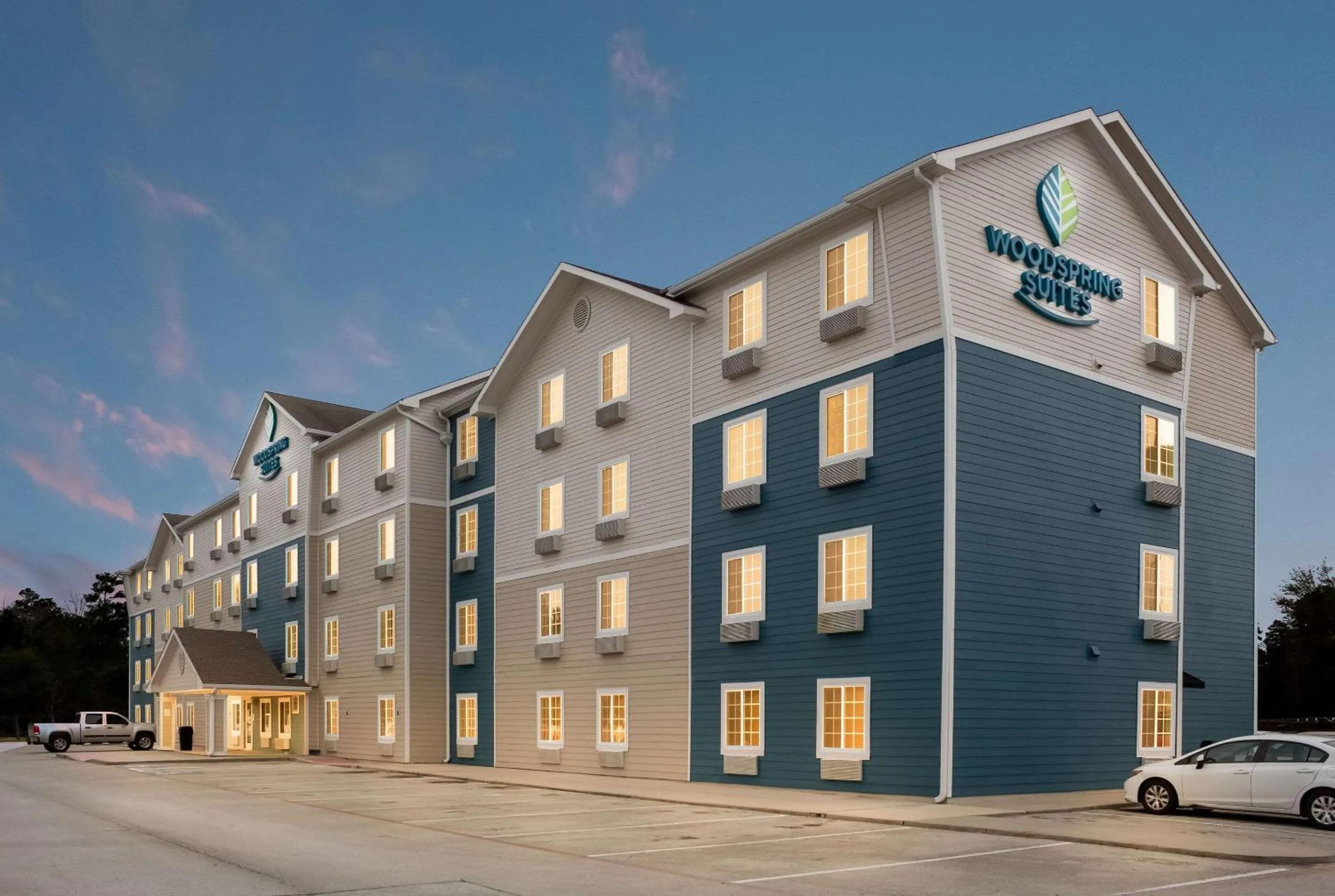 Property building in WoodSpring Suites Conroe