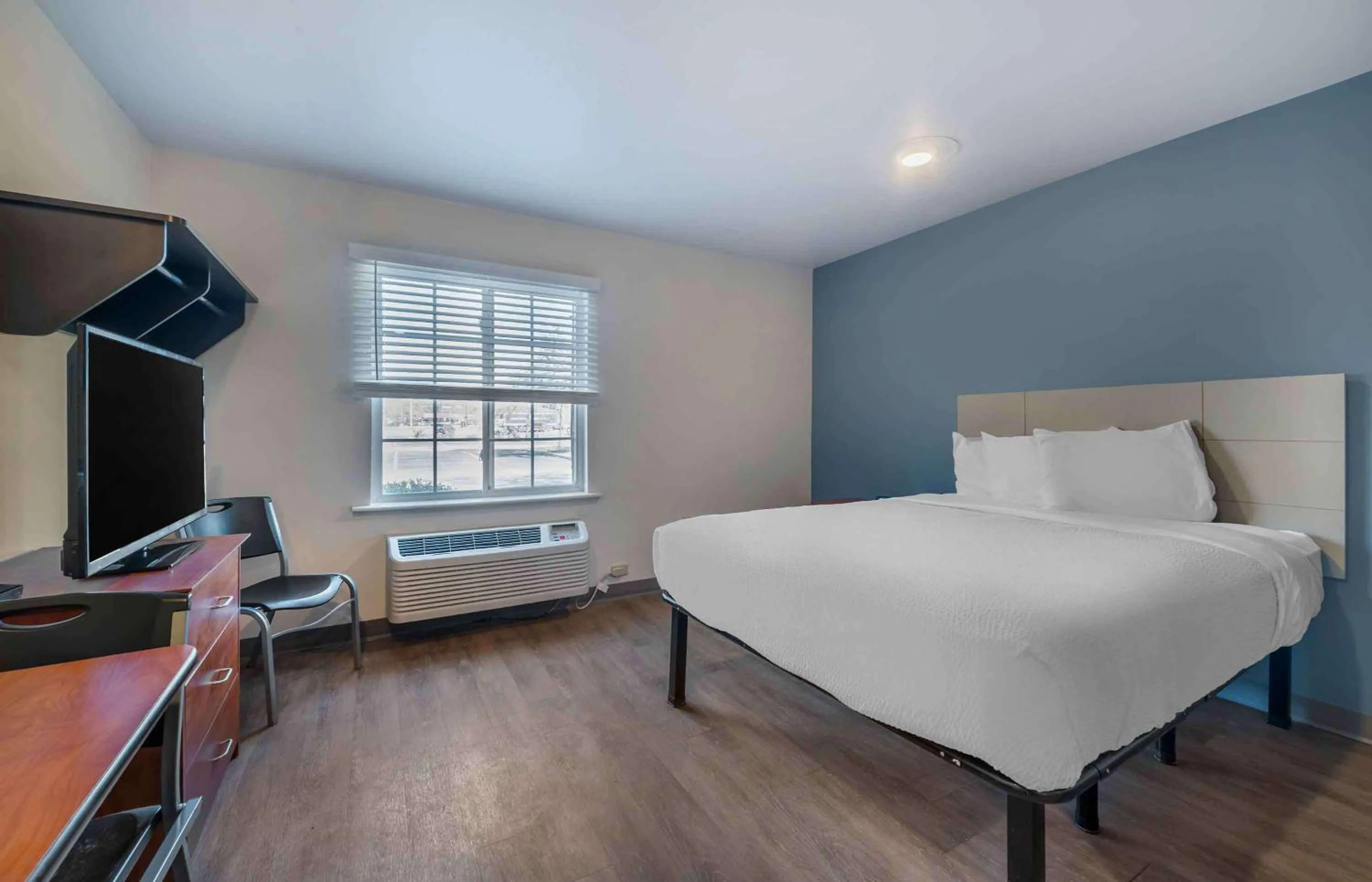 Bedroom, Bed in Extended Stay America Select Suites - Orlando - Sanford - Airport