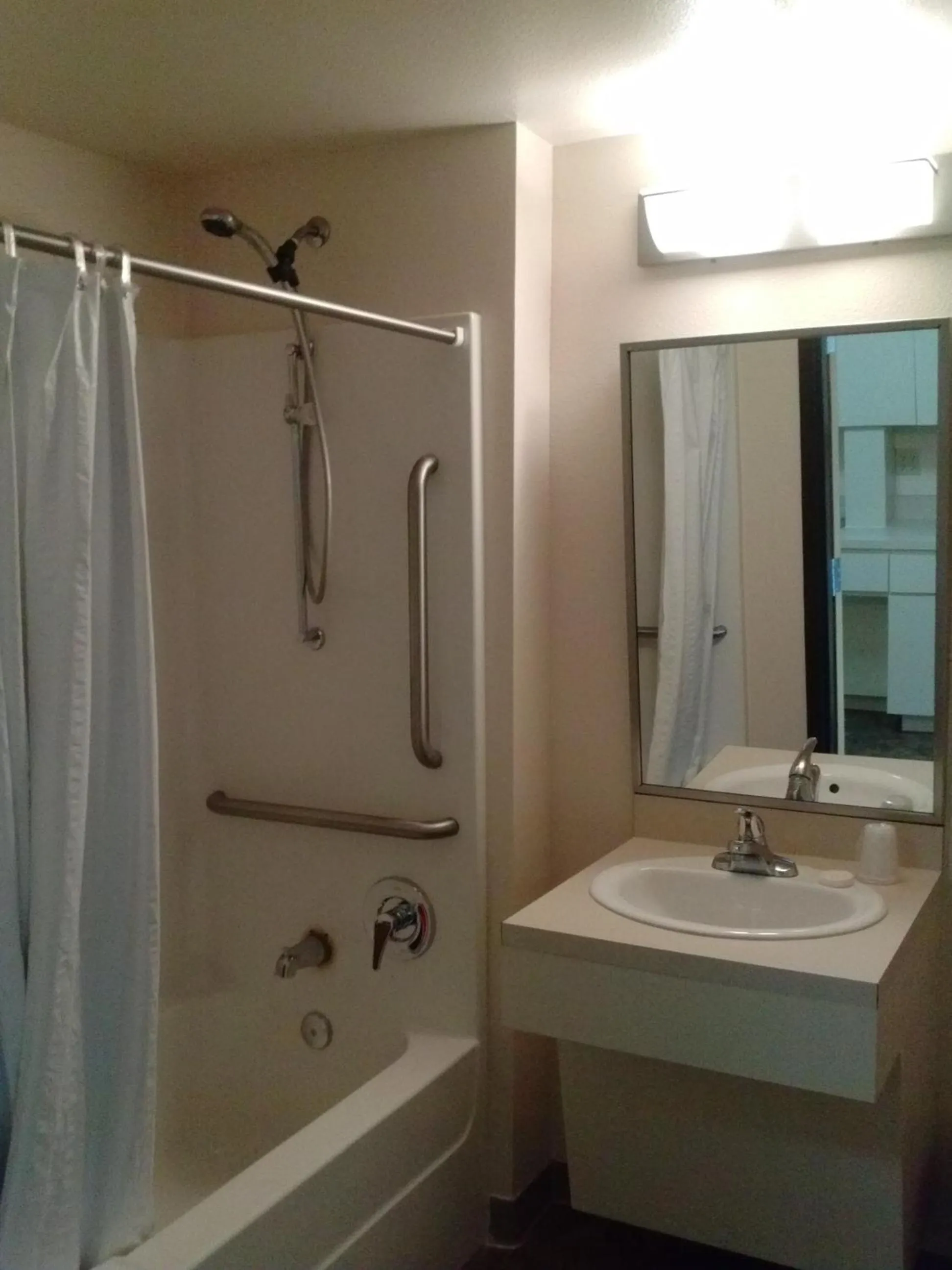 Bathroom in Best Studio Inn Homestead (Extended Stay)