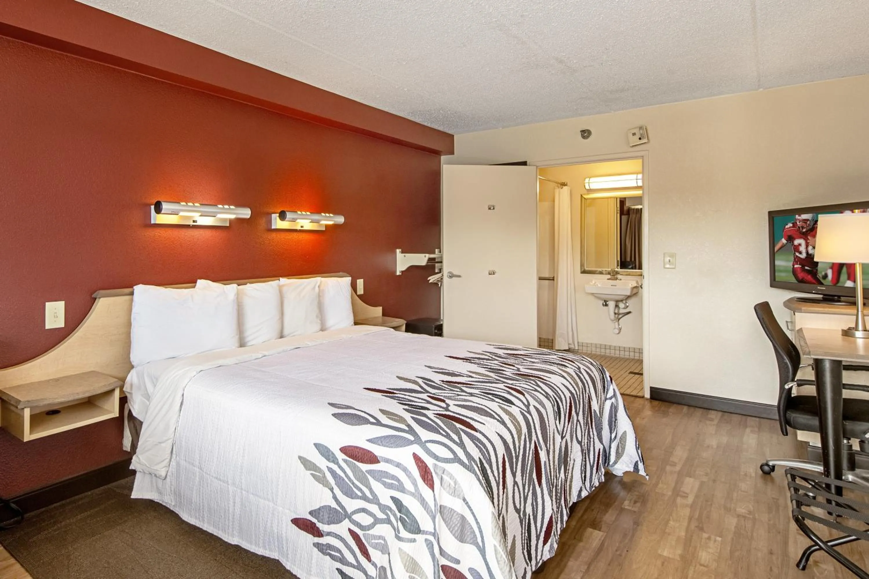 Photo of the whole room in Red Roof Inn Akron