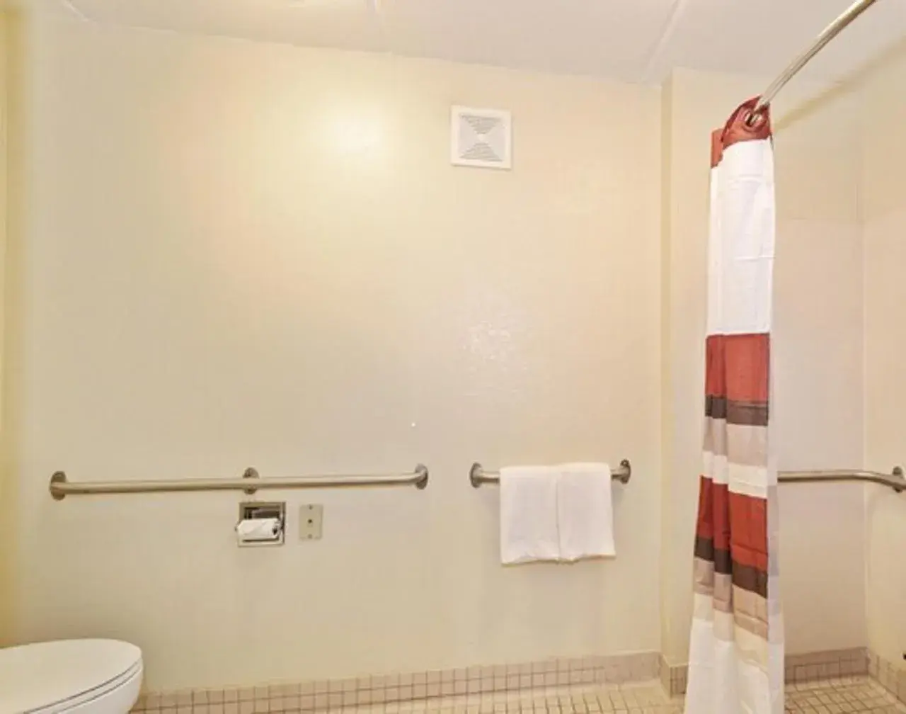 Standard Twin Room - Disability Access/Roll-In Shower Smoke Free in Red Roof Inn Akron Standard Twin Room - Disability Access/Roll-In Shower Smoke Free in Red Roof Inn Akron