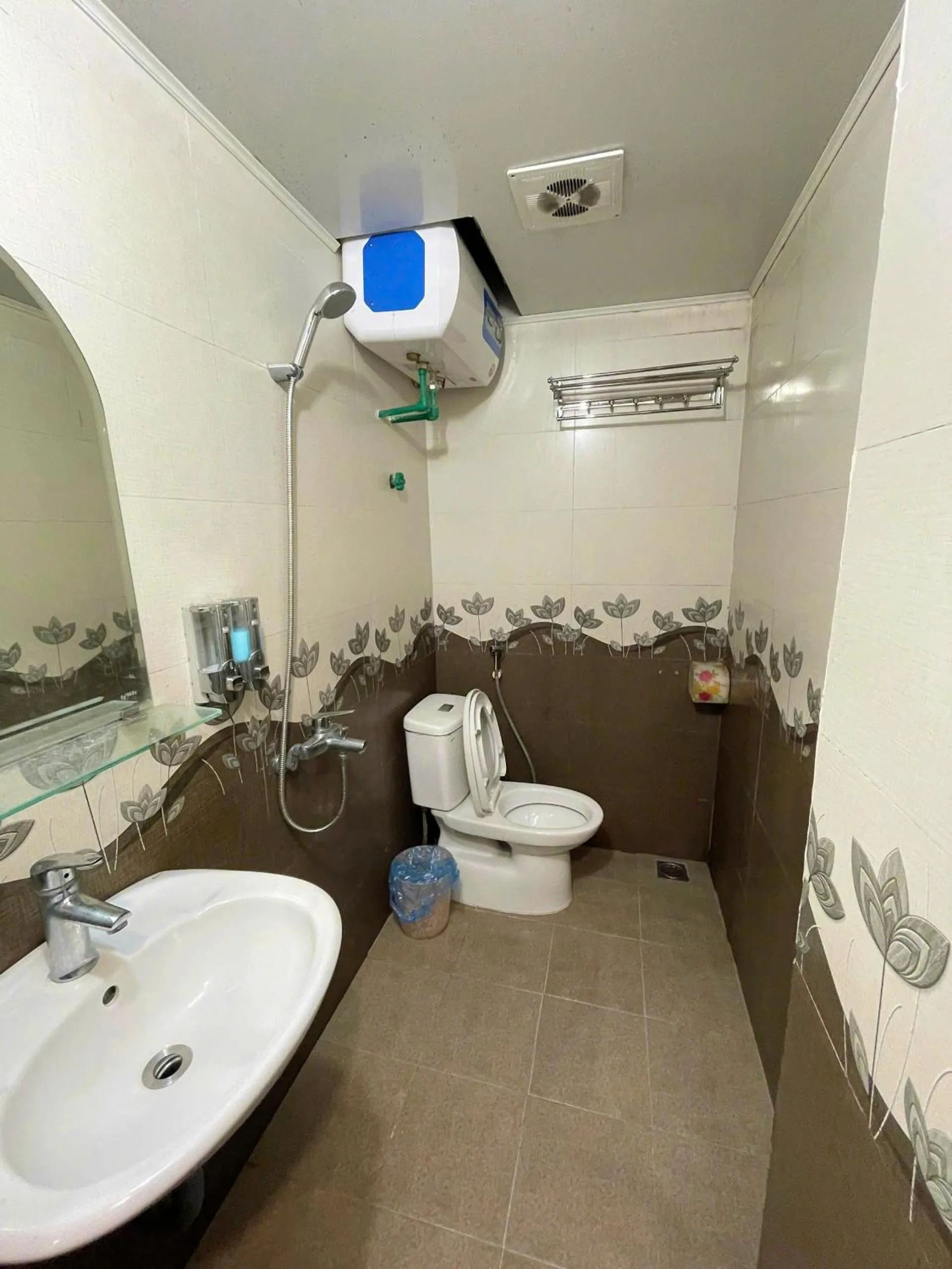 Shower in Flaco Hostel Sapa