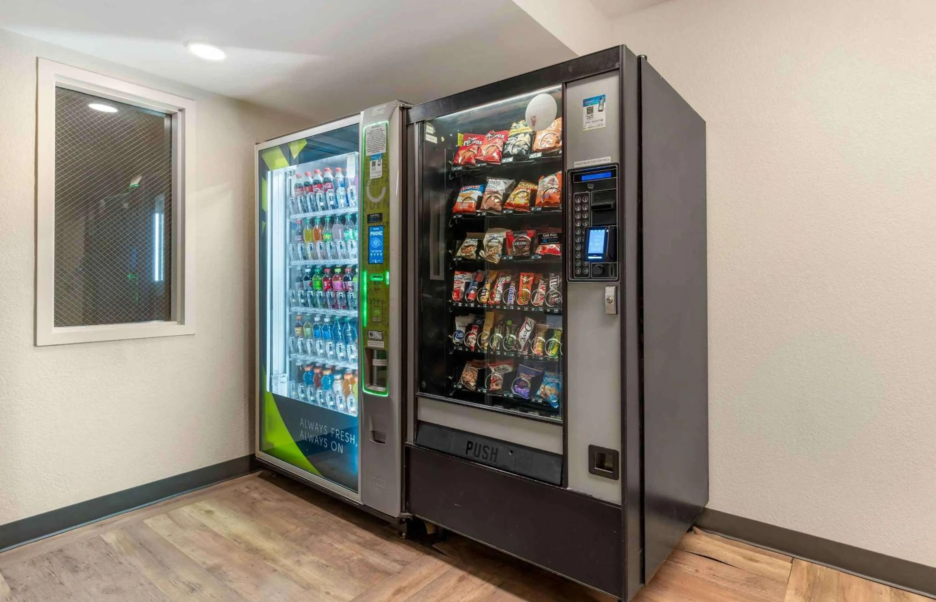 Property building in Extended Stay America Premier Suites - Union City - Dyer St