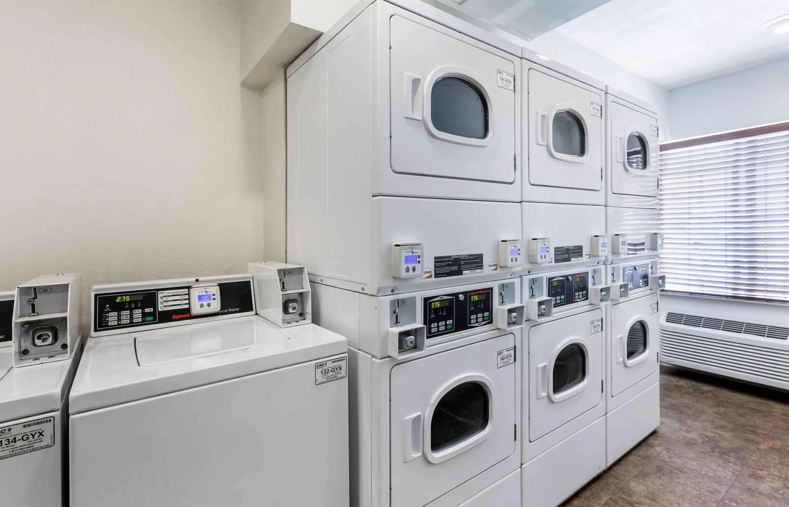 Property building in Extended Stay America Select Suites - Akron - South Property building in Extended Stay America Select Suites - Akron - South