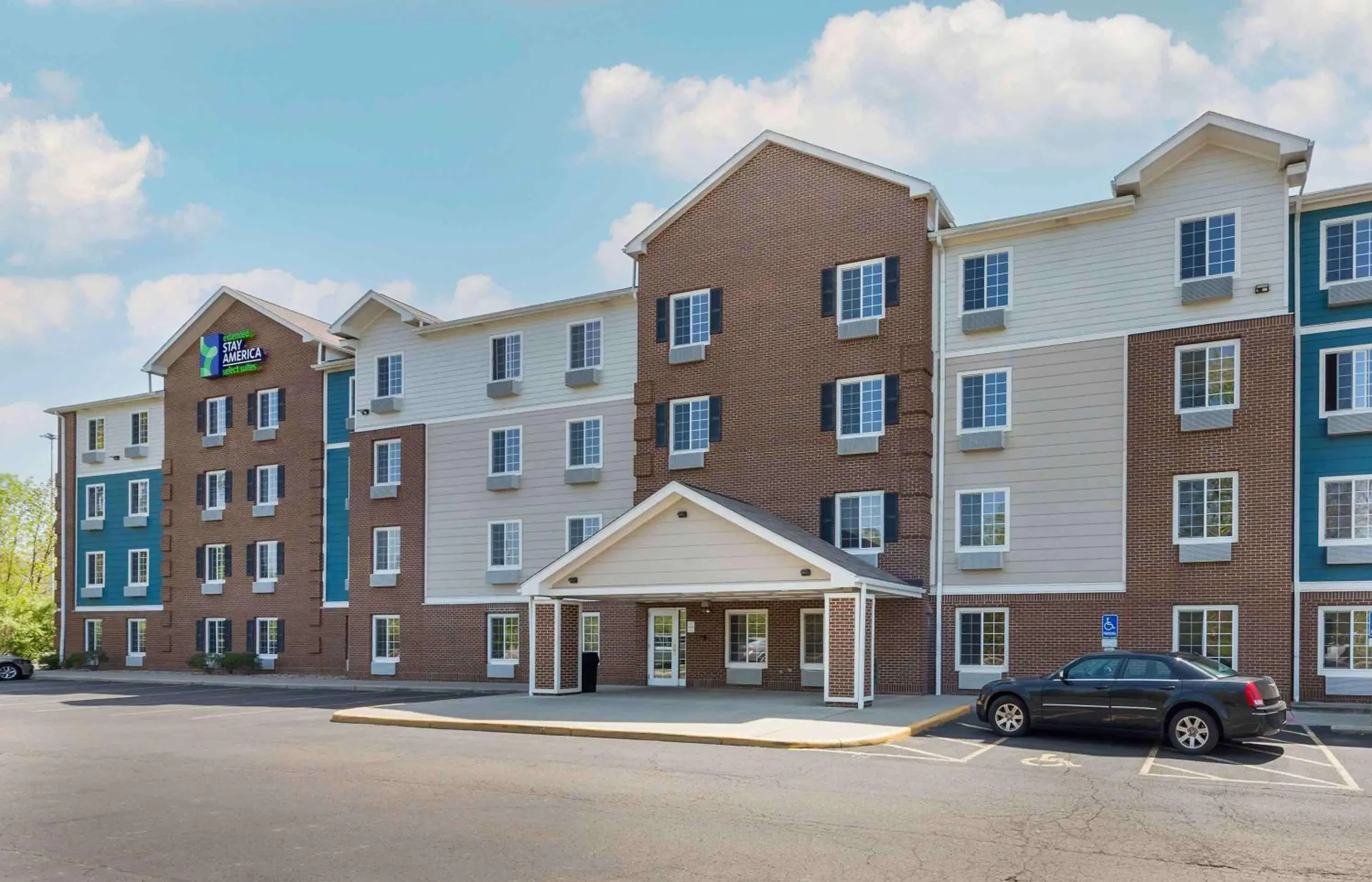 Property building in Extended Stay America Select Suites - Akron - South Property building in Extended Stay America Select Suites - Akron - South
