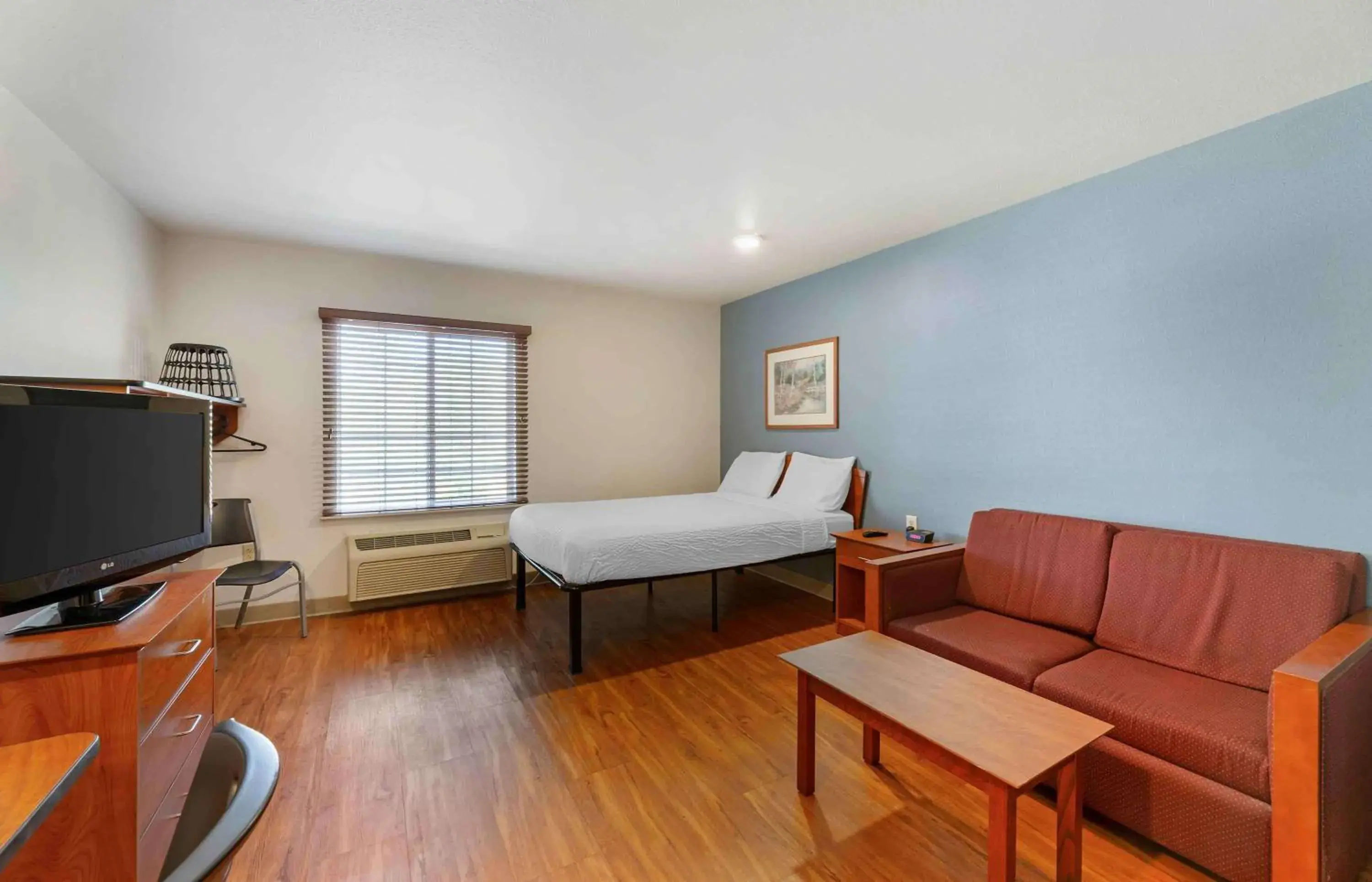 Bedroom in Extended Stay America Select Suites - Akron - South Bedroom in Extended Stay America Select Suites - Akron - South