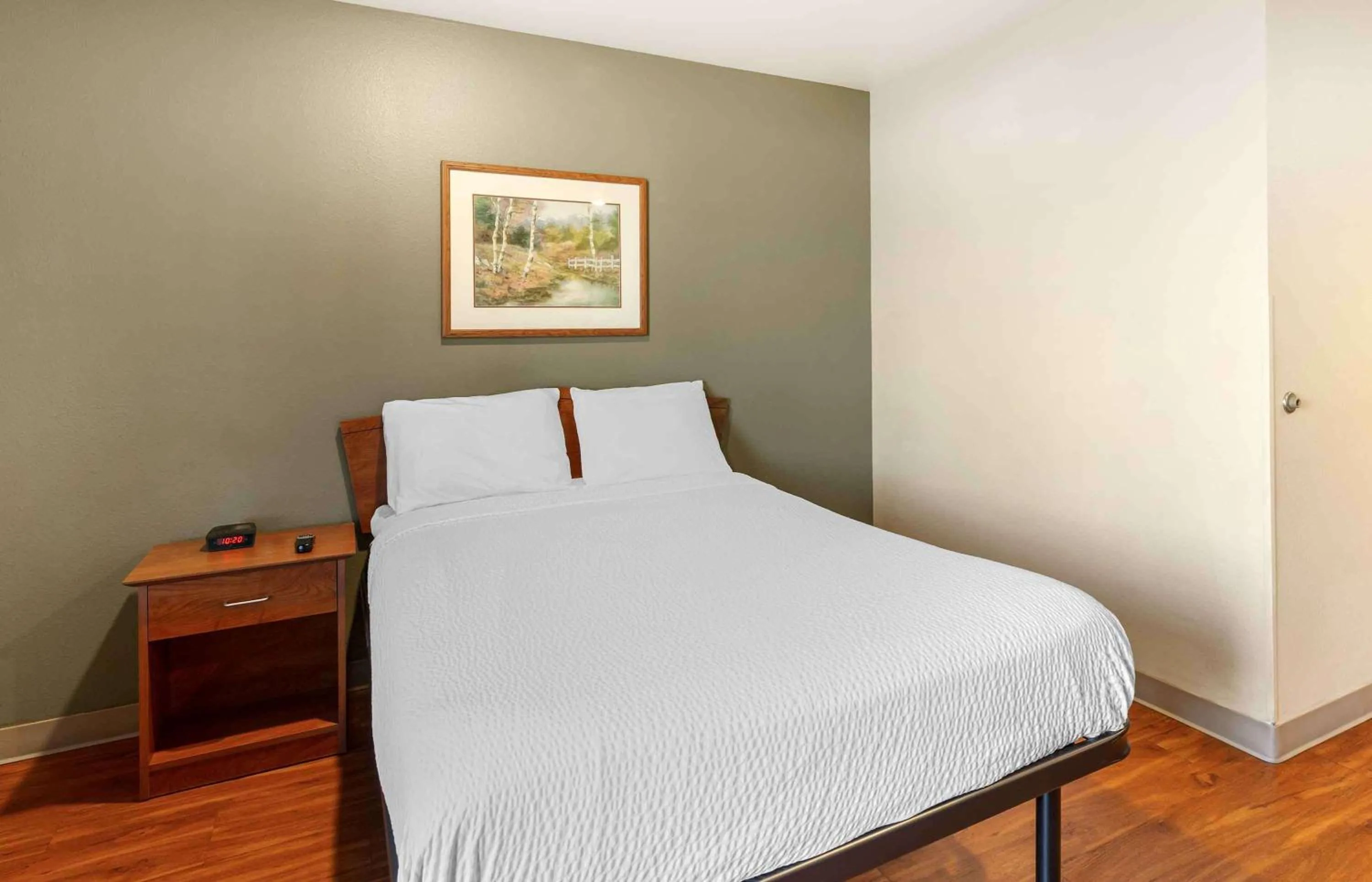 Bedroom, Bed in Extended Stay America Select Suites - Akron - South