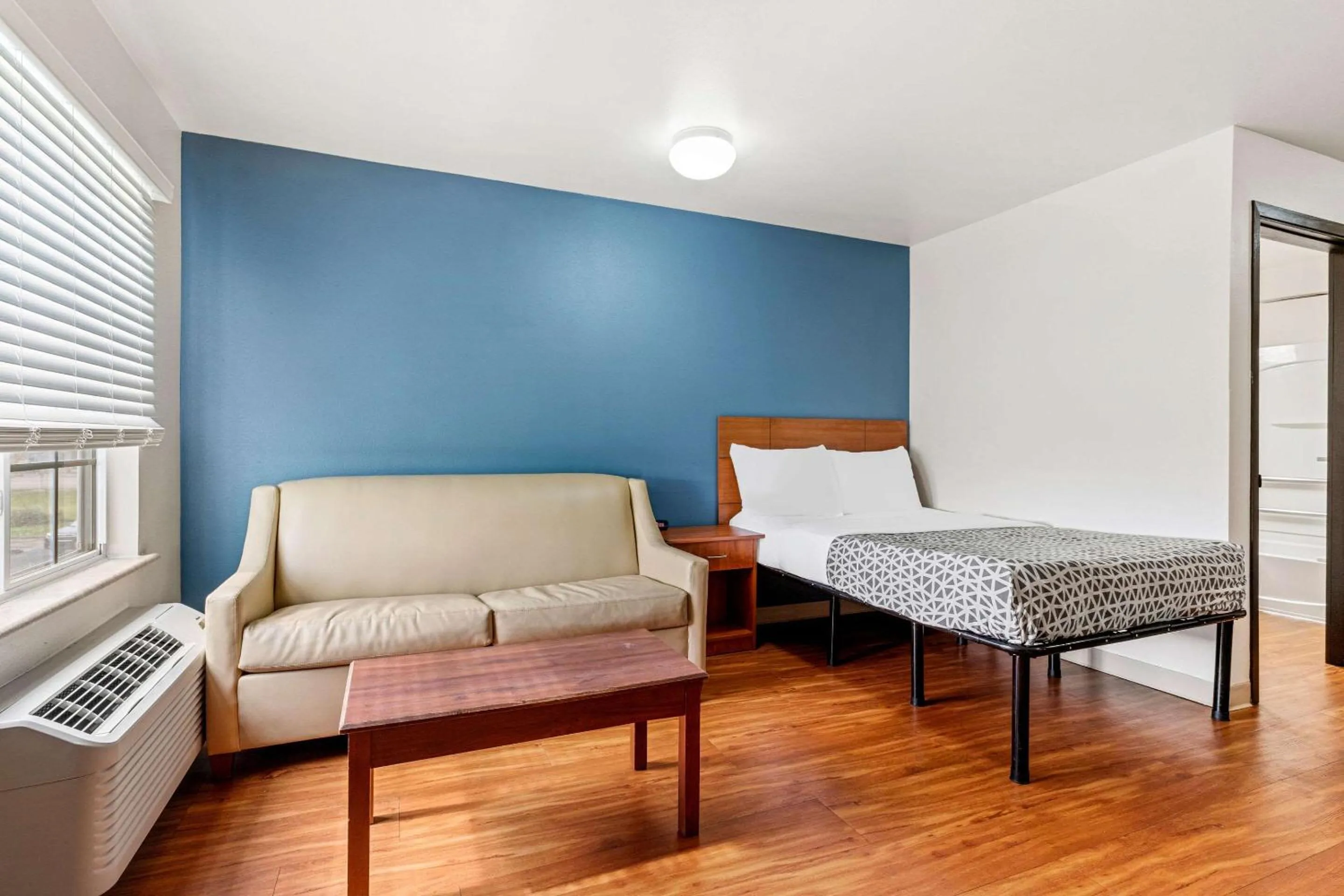 Bedroom, Bed in WoodSpring Suites Tulsa