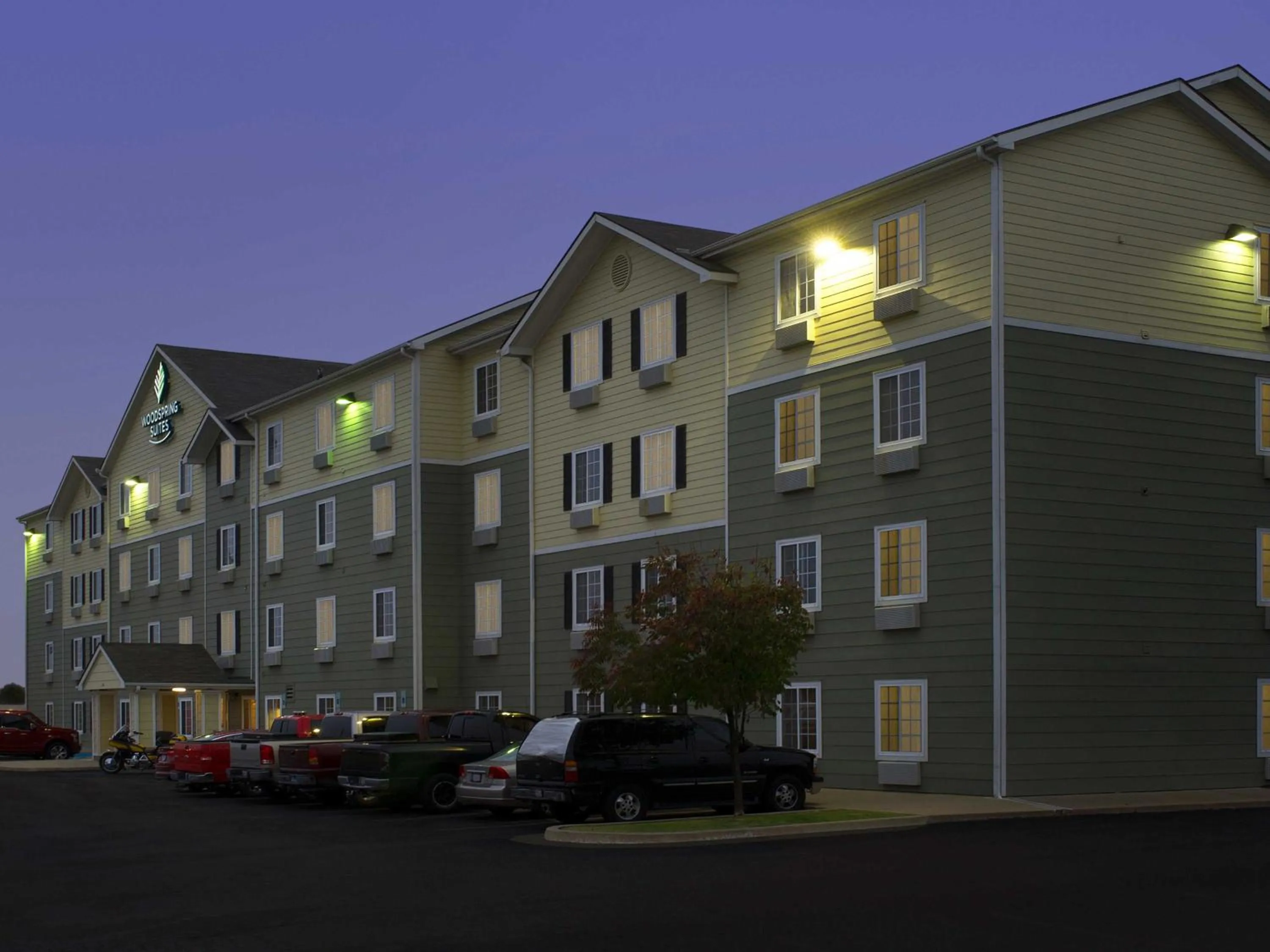 Property building in WoodSpring Suites Tulsa