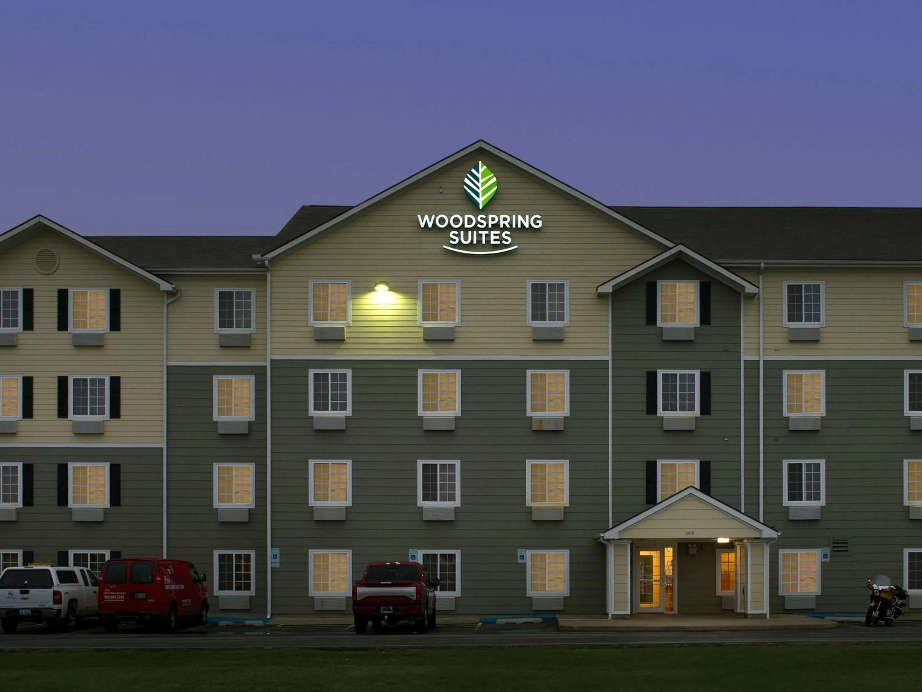 Property building in WoodSpring Suites Tulsa