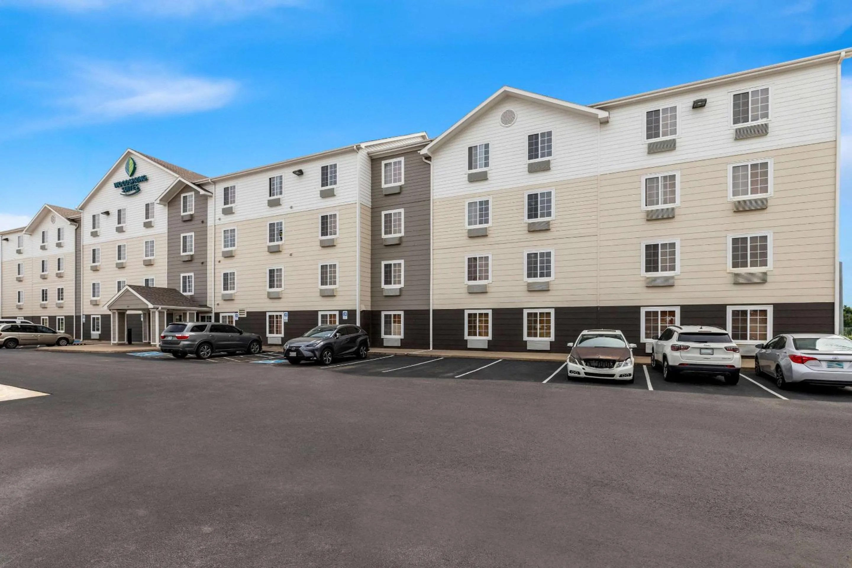 Property building in WoodSpring Suites Tulsa