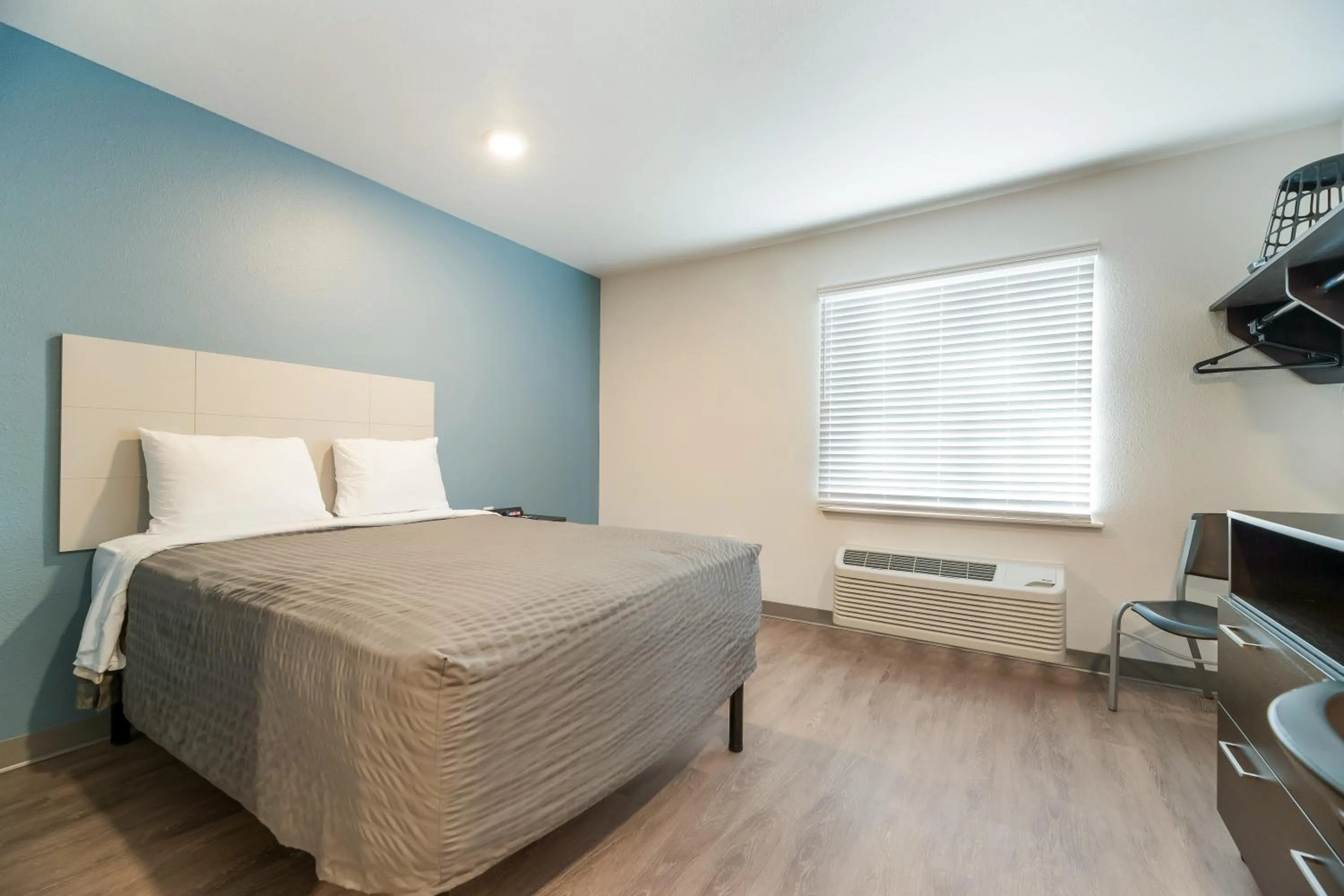 Bed in Extended Stay America Select Suites - Ocala