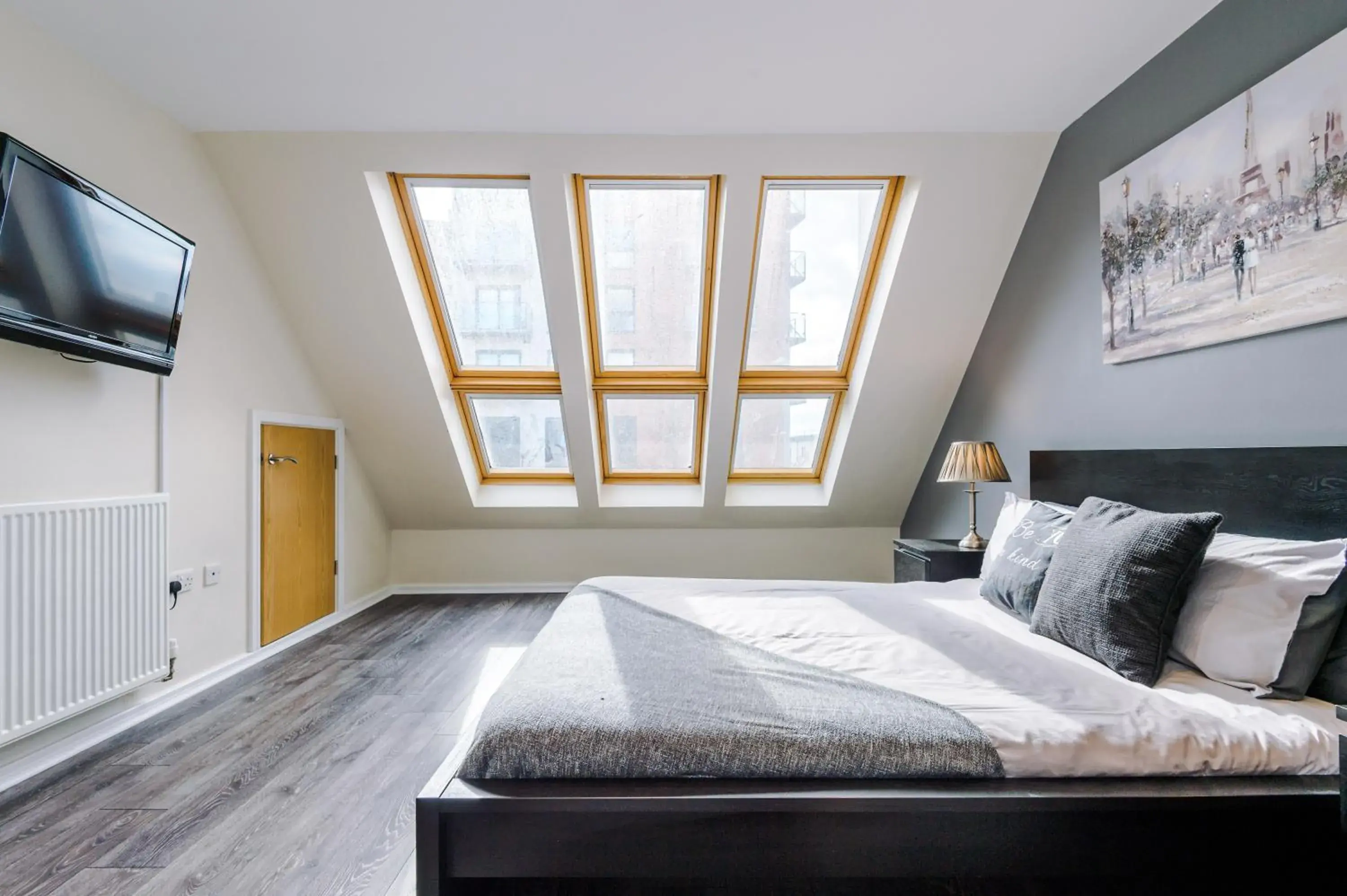 Bright&Modern Contractor House by Niji Short Stays Bright&Modern Contractor House by Niji Short Stays