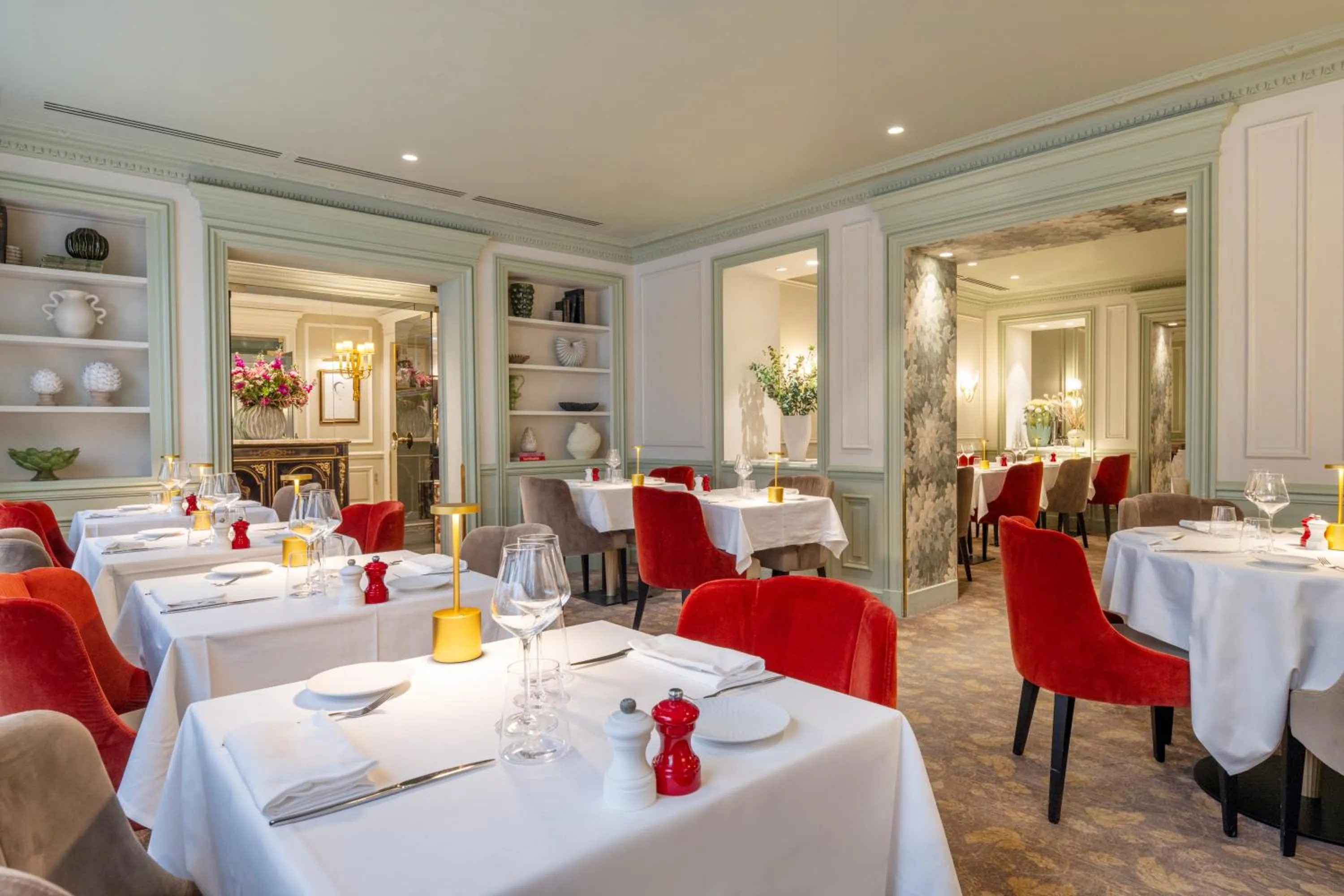 Restaurant/places to eat in Hotel Westminster