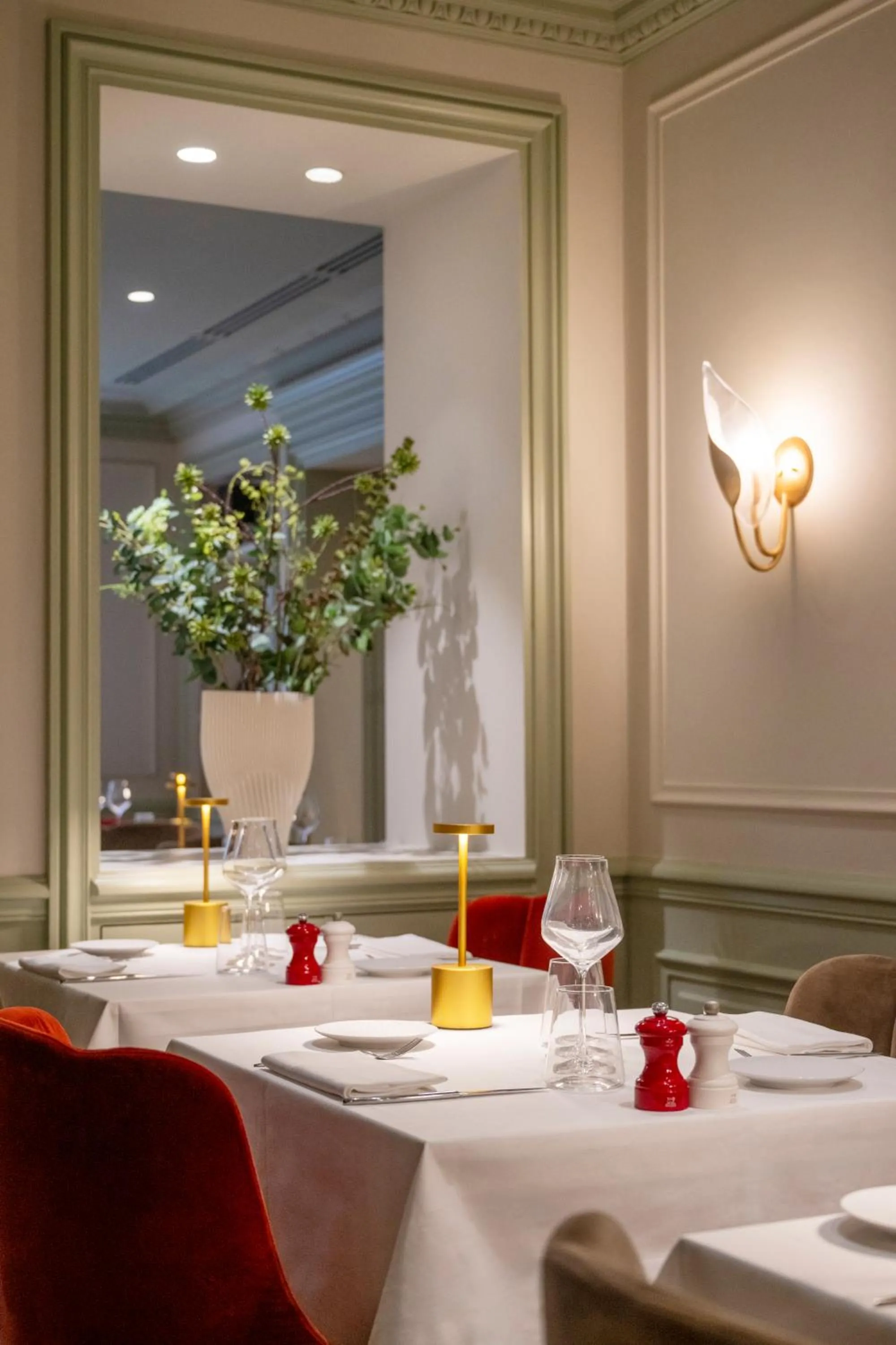 Restaurant/places to eat in Hotel Westminster