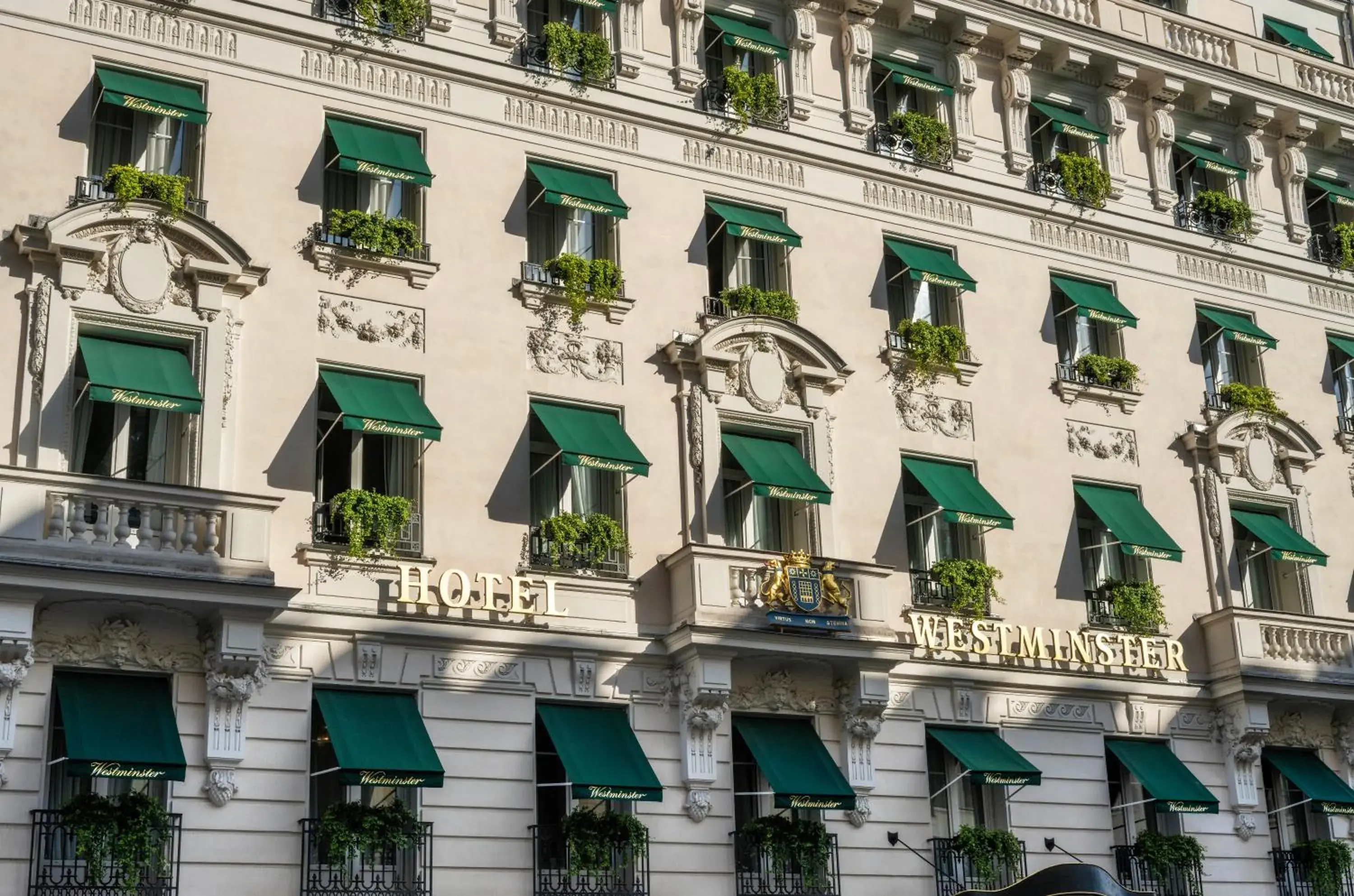 Facade/entrance in Hotel Westminster Facade/entrance in Hotel Westminster