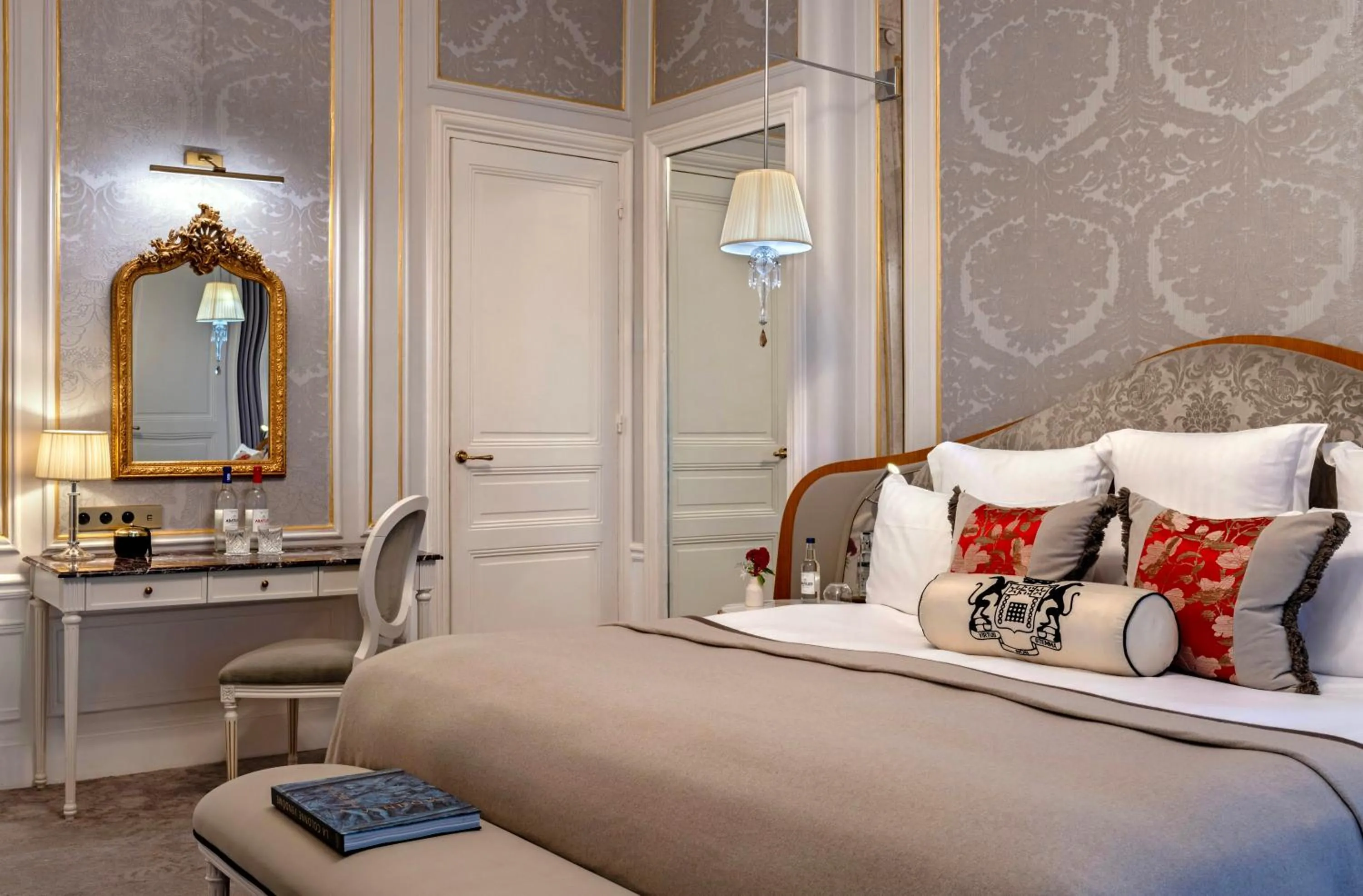 Bed in Hotel Westminster