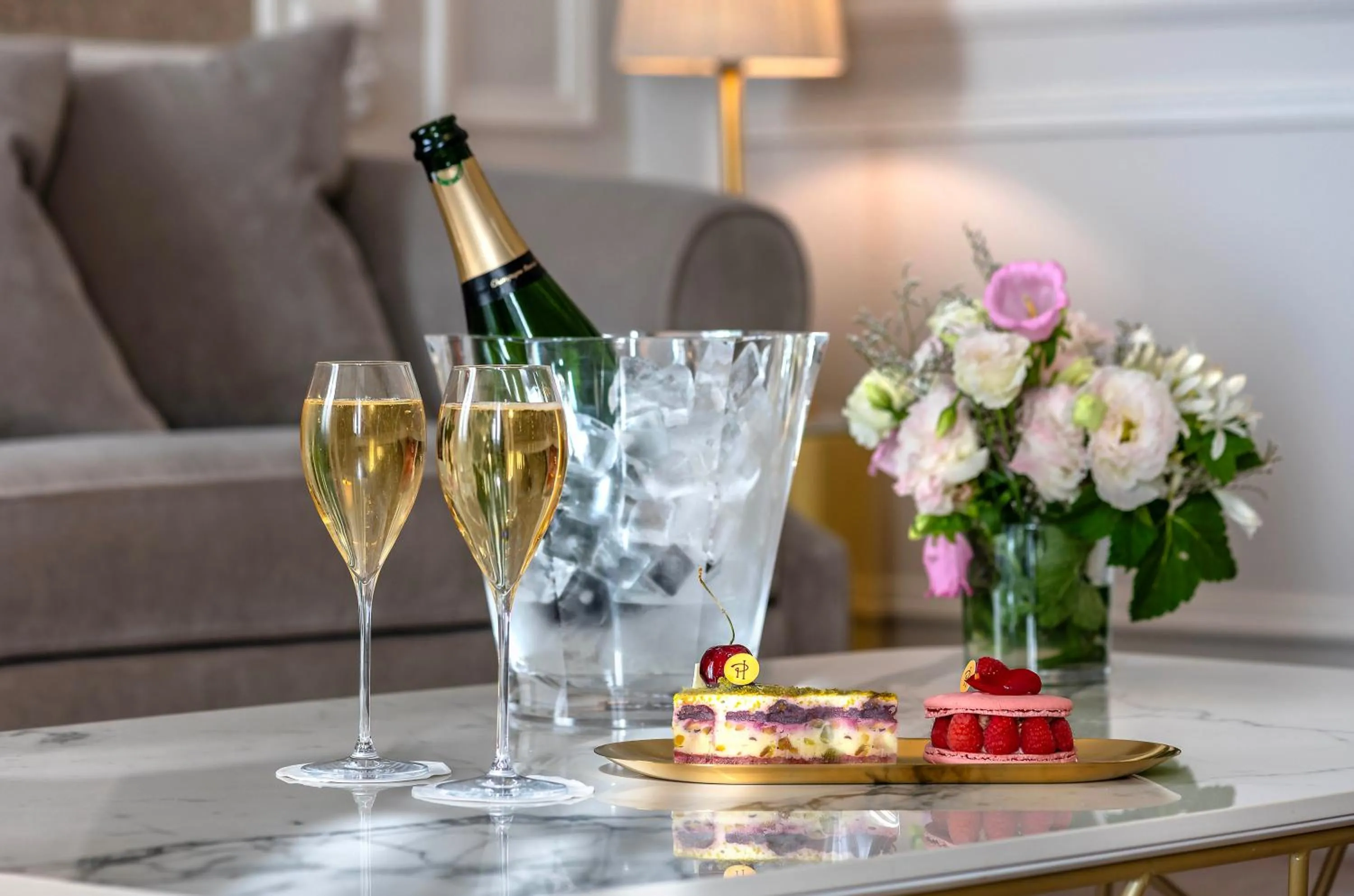 room service in Hotel Westminster