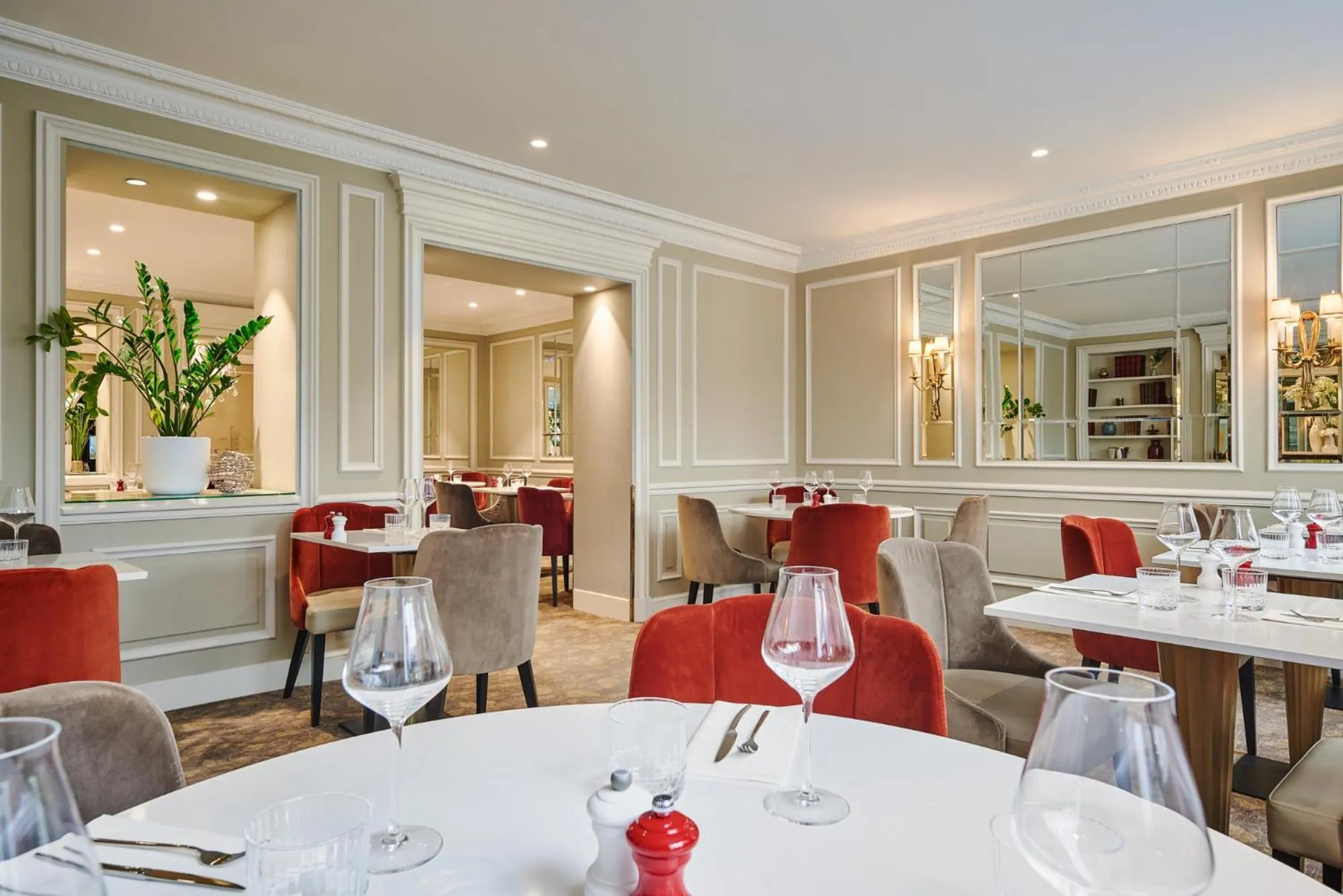 Restaurant/places to eat in Hotel Westminster