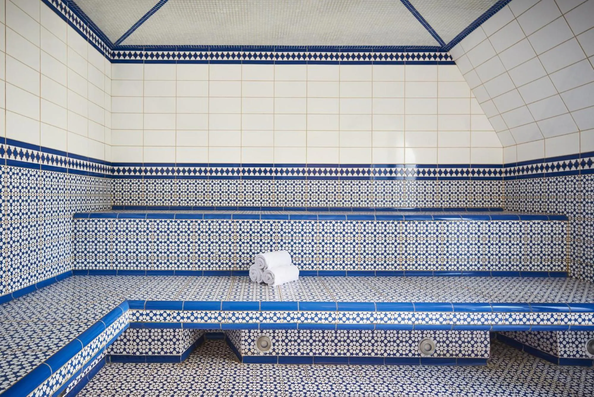 Steam room in Hotel Westminster