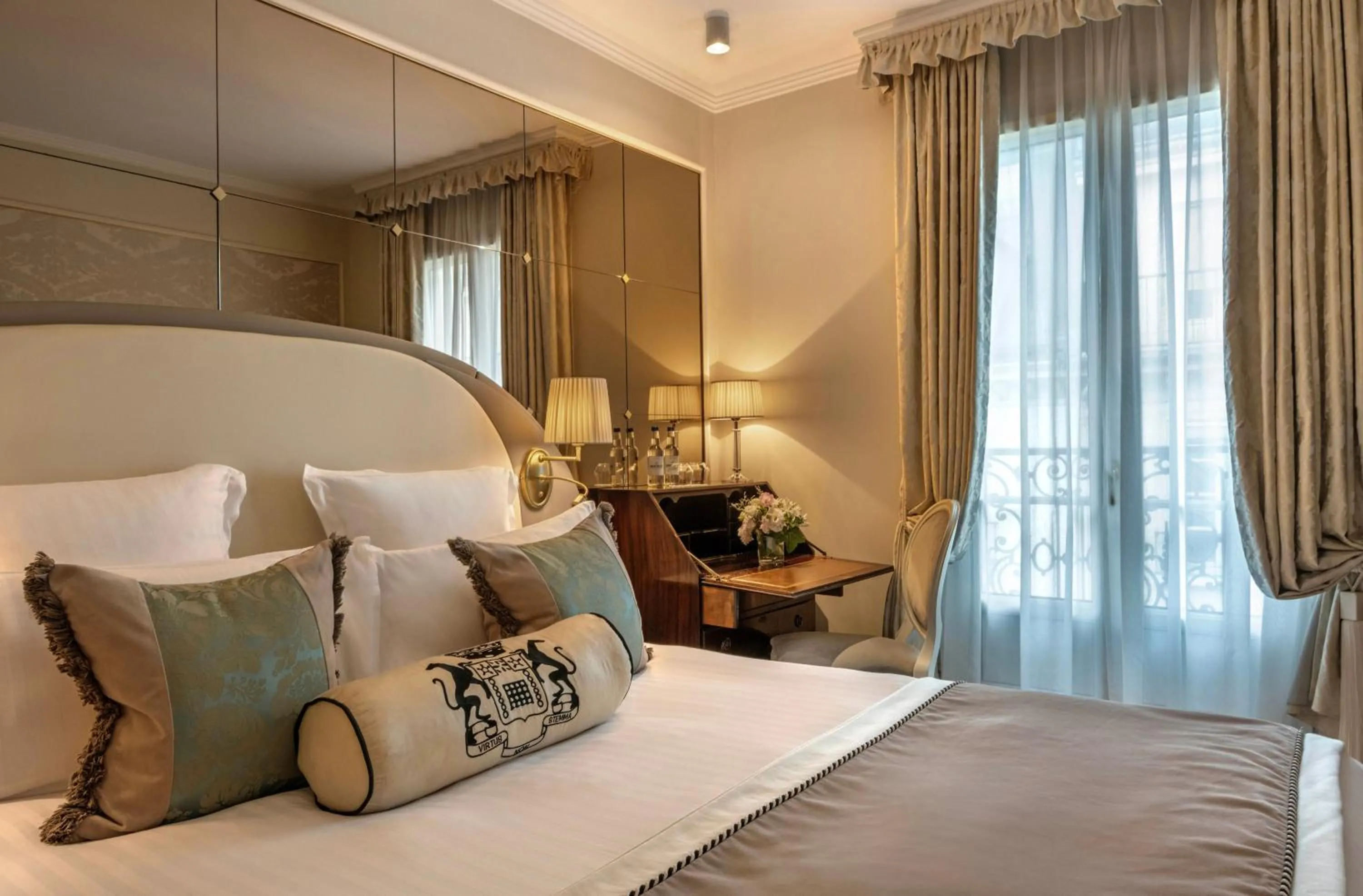 Bed in Hotel Westminster