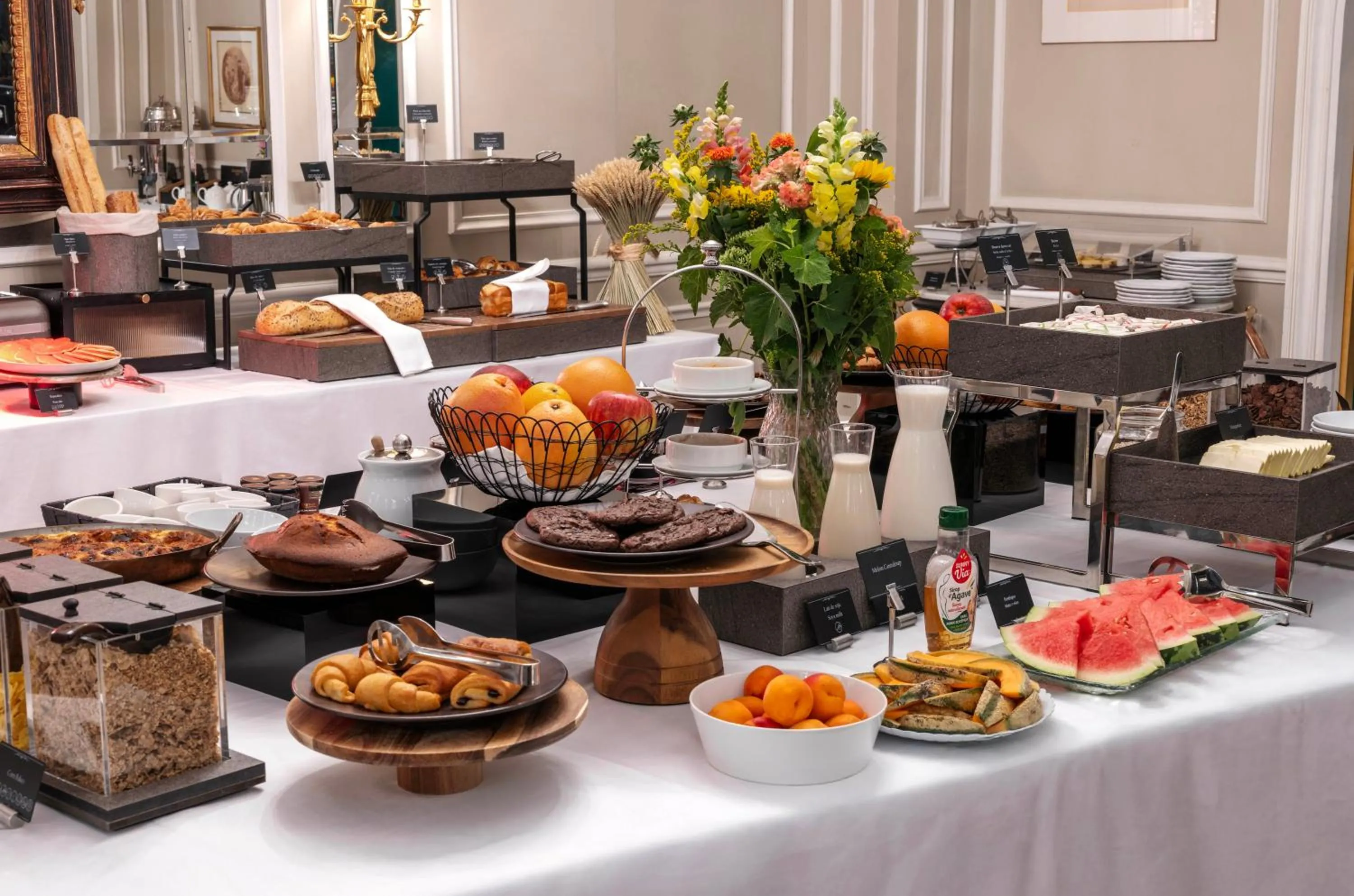 Restaurant/places to eat in Hotel Westminster