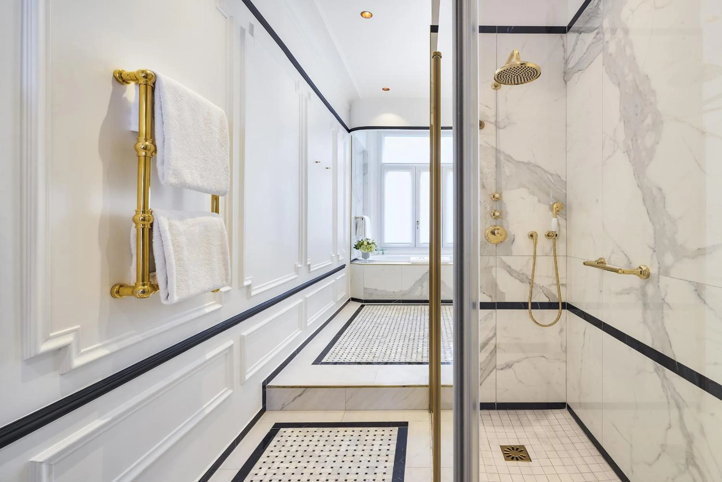 Shower in Hotel Westminster