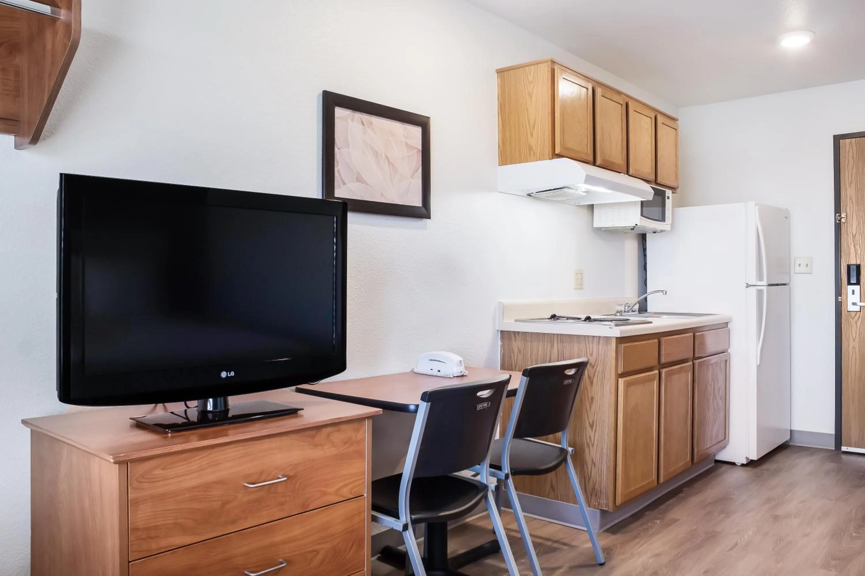 Kitchen or kitchenette in WoodSpring Suites Denton